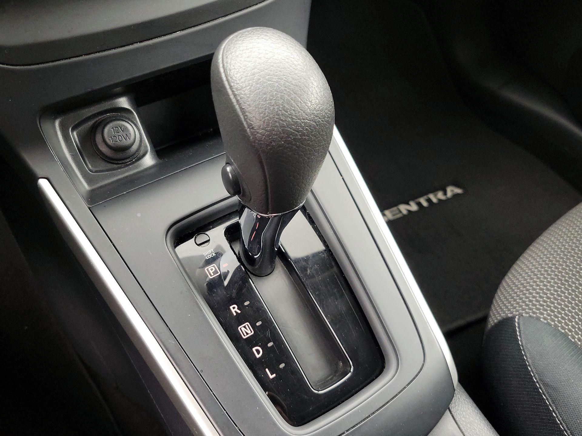 Thumbnail: 2016 Nissan Sentra - 16