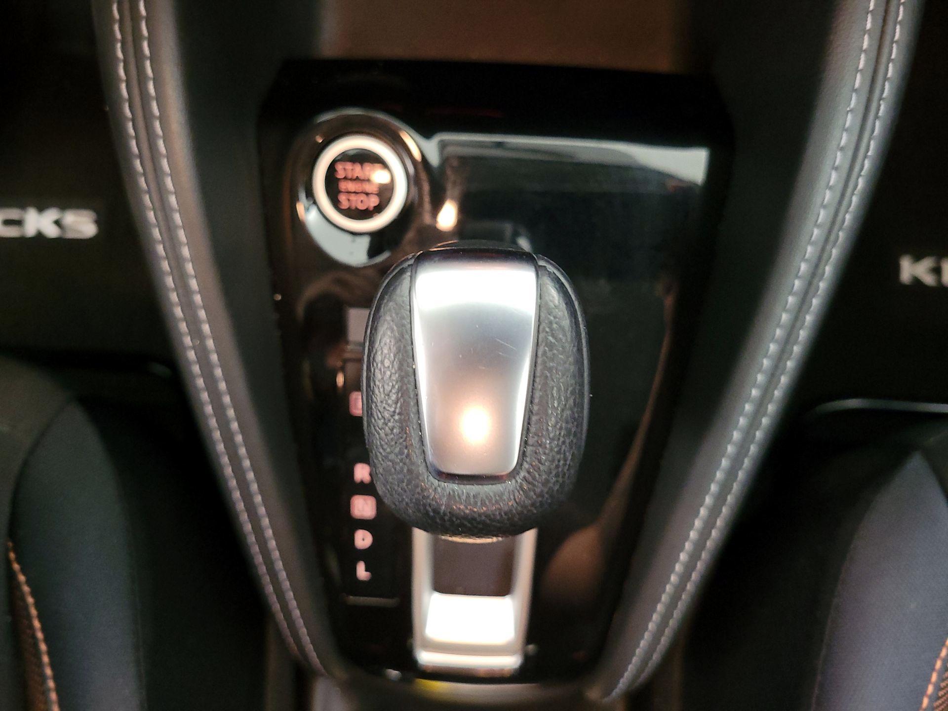 Thumbnail: 2018 Nissan Kicks - 17