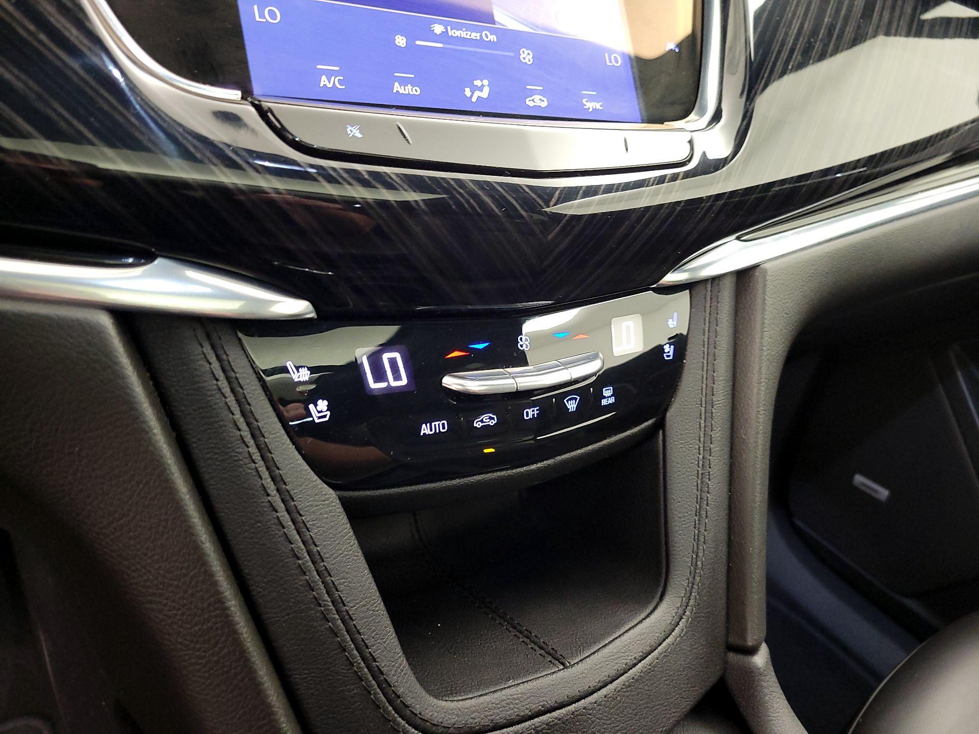 Thumbnail: 2023 Cadillac XT6 - 15