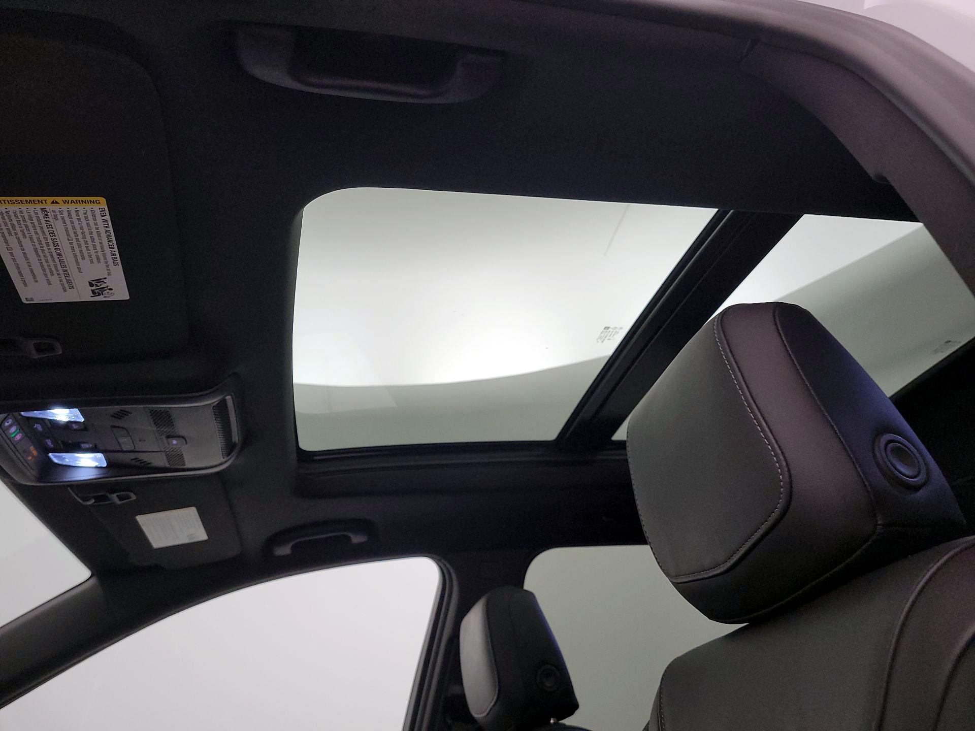 Thumbnail: 2023 Cadillac XT6 - 17