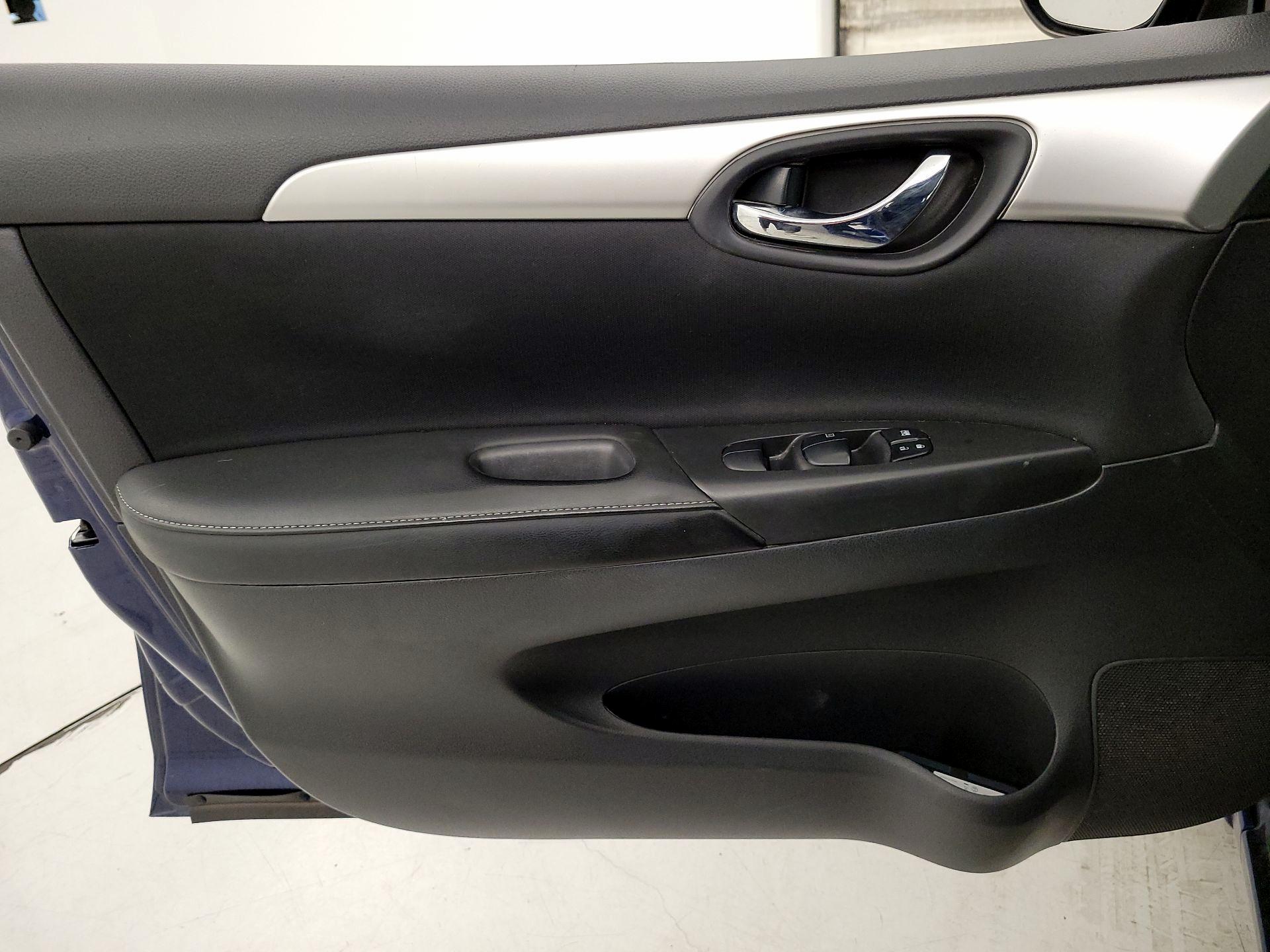 Thumbnail: 2019 Nissan Sentra - 12