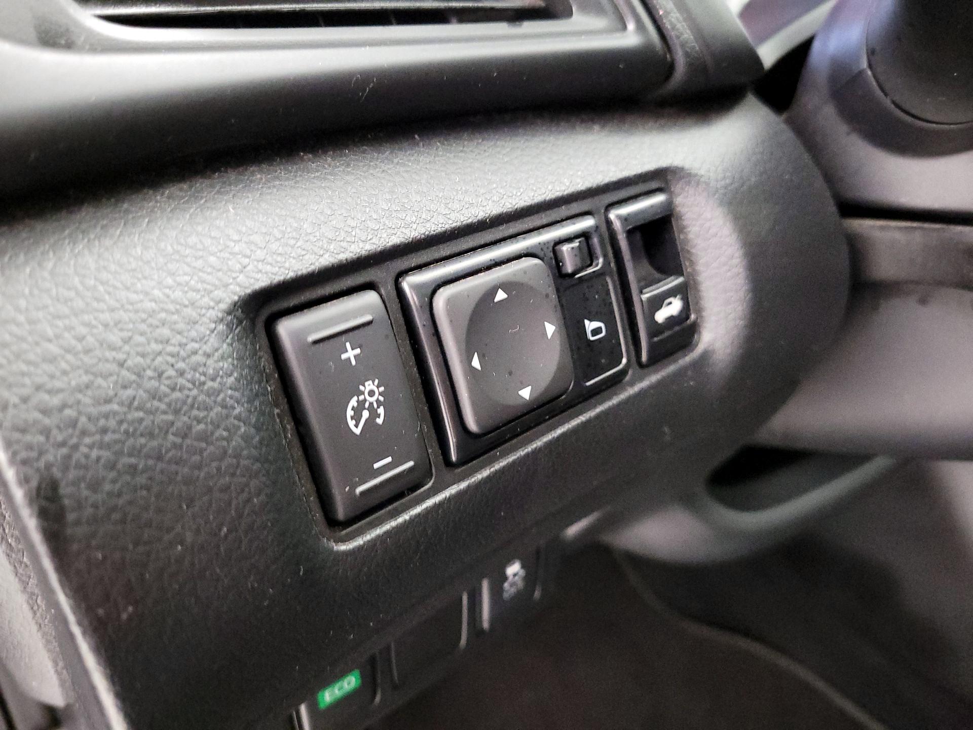 Thumbnail: 2019 Nissan Sentra - 13