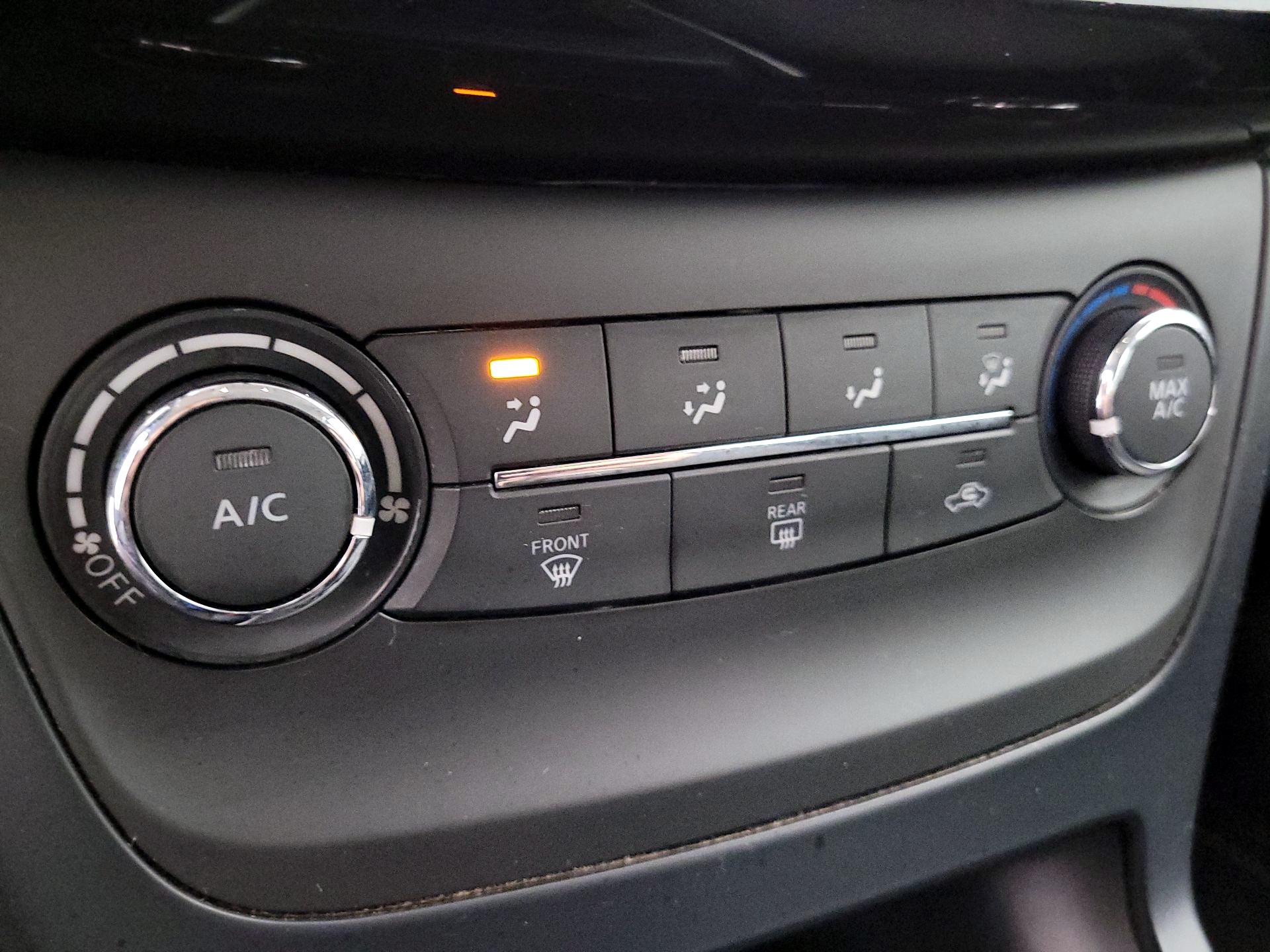 Thumbnail: 2019 Nissan Sentra - 16