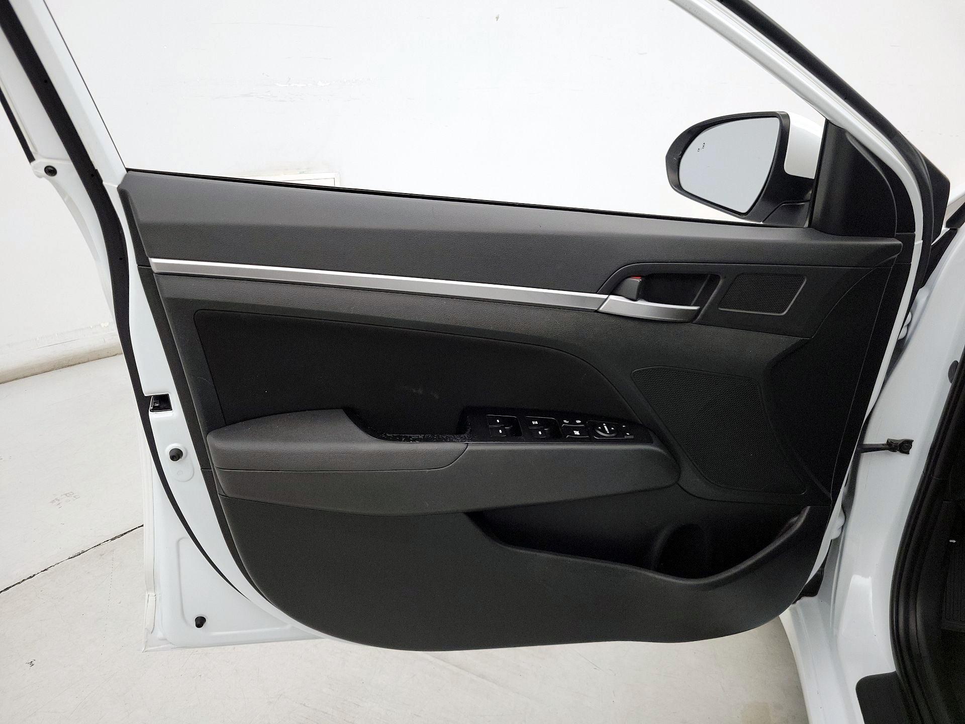 Thumbnail: 2019 Hyundai Elantra - 12