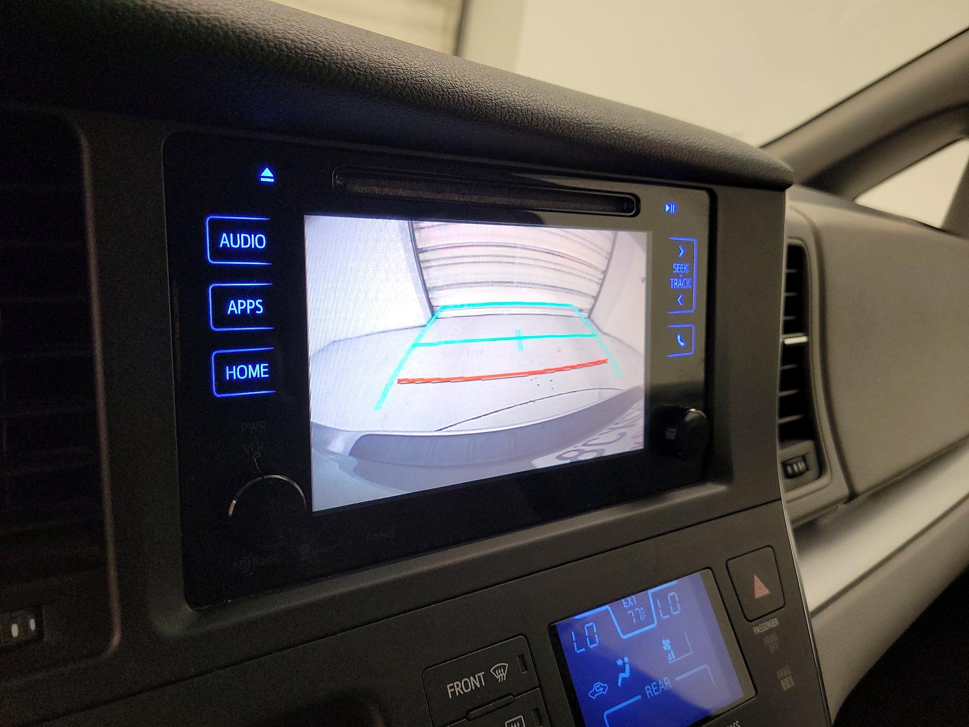 Thumbnail: 2016 Toyota Sienna - 14
