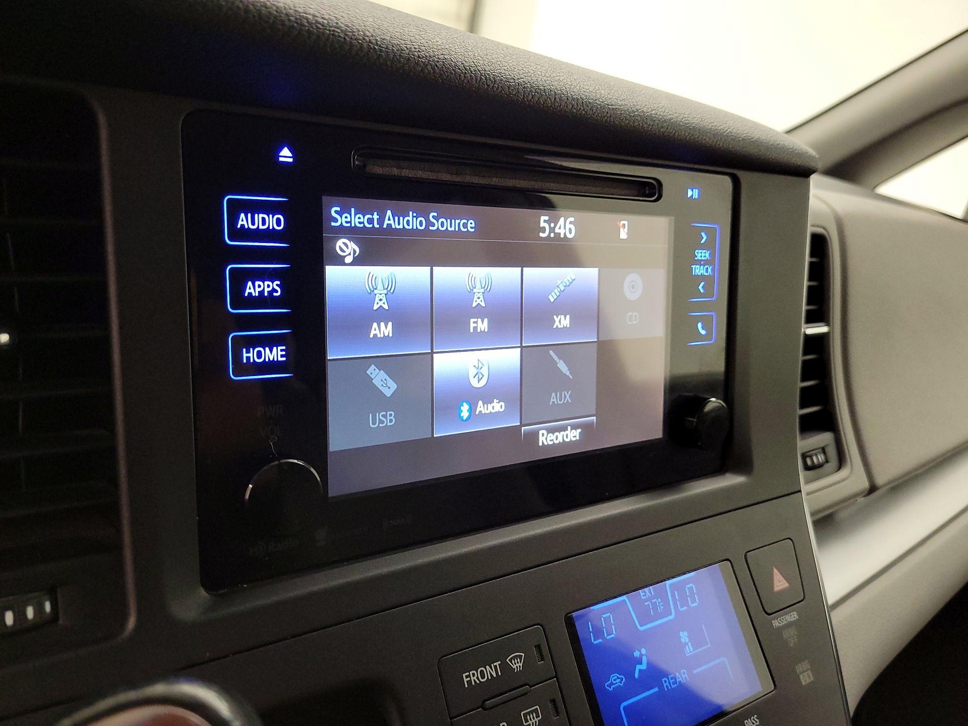 Thumbnail: 2016 Toyota Sienna - 15