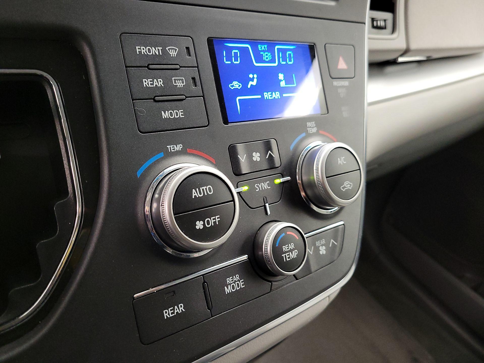 Thumbnail: 2016 Toyota Sienna - 16