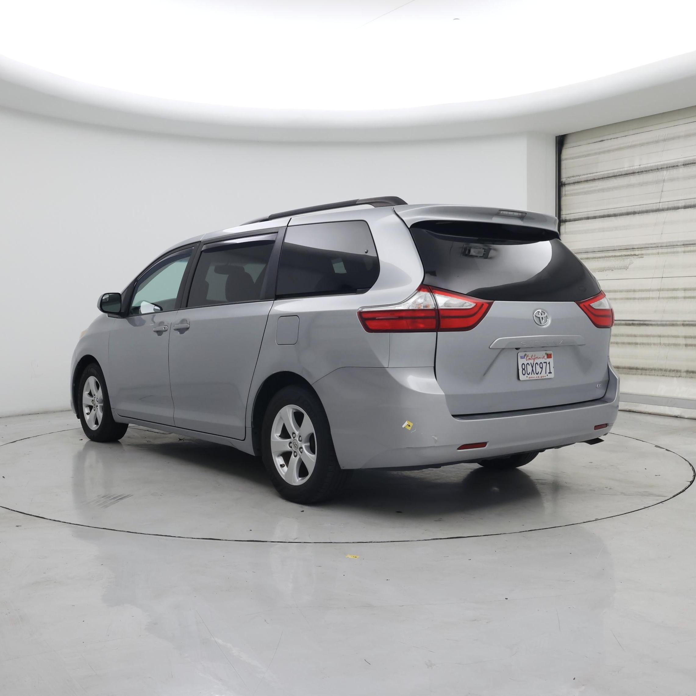 Thumbnail: 2016 Toyota Sienna - 2