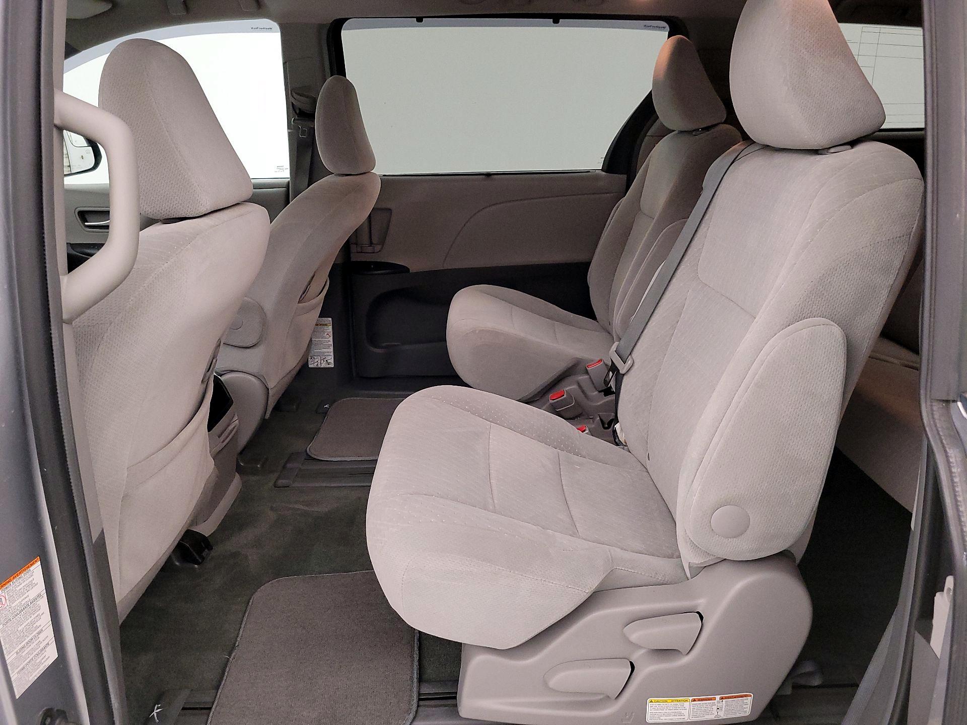 Thumbnail: 2016 Toyota Sienna - 19