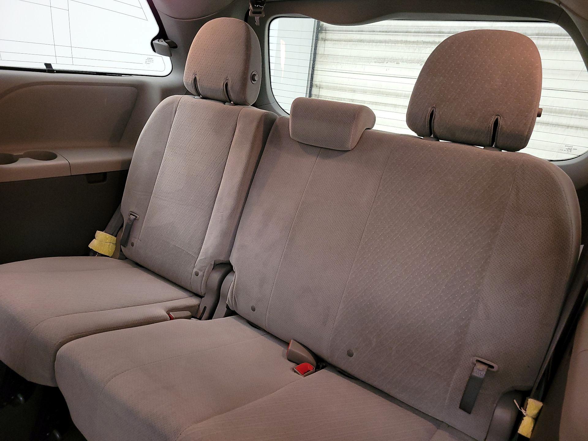 Thumbnail: 2016 Toyota Sienna - 20