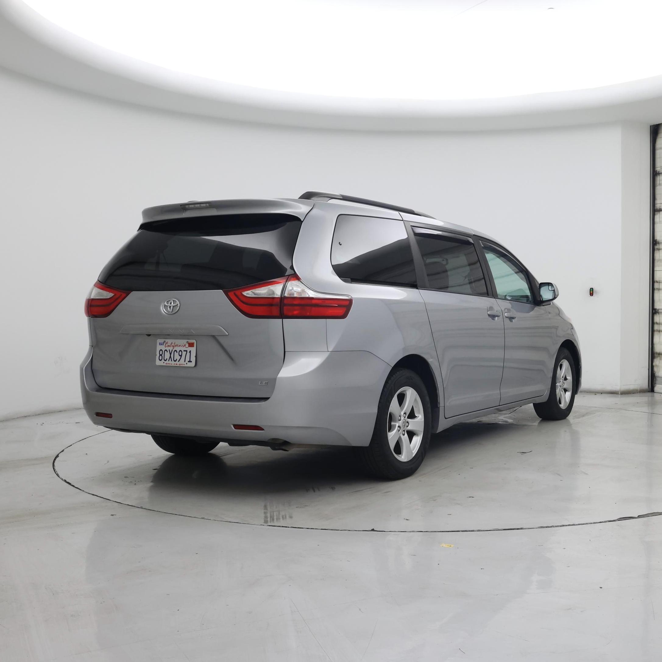 Thumbnail: 2016 Toyota Sienna - 8