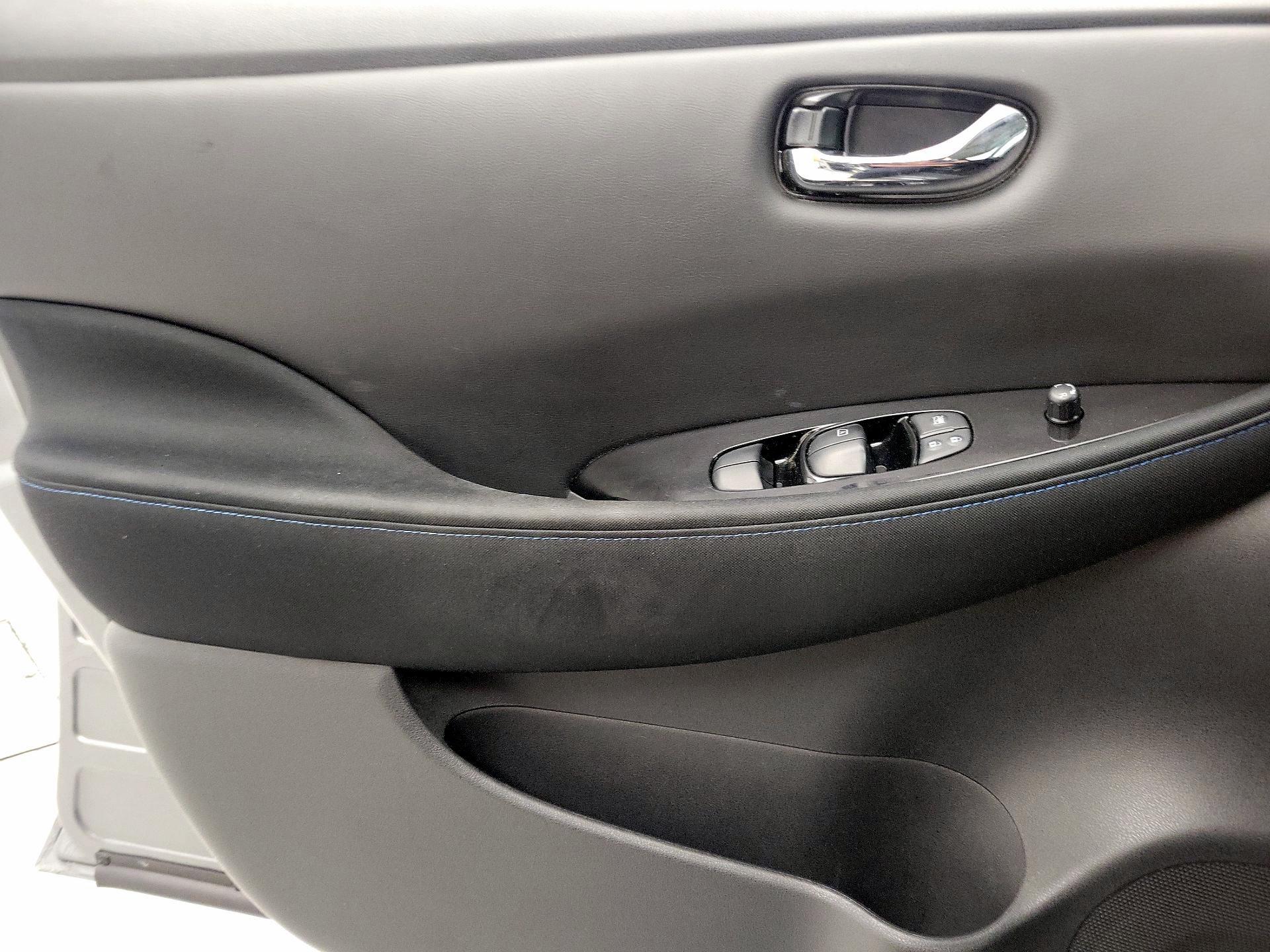 Thumbnail: 2020 Nissan Leaf - 12