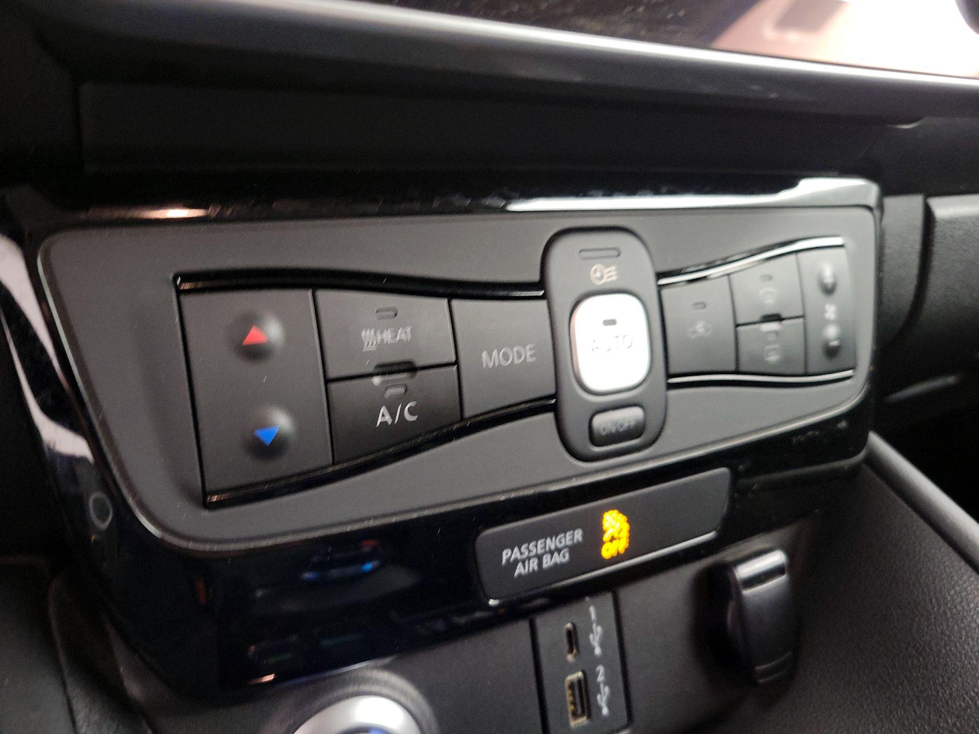 Thumbnail: 2020 Nissan Leaf - 17