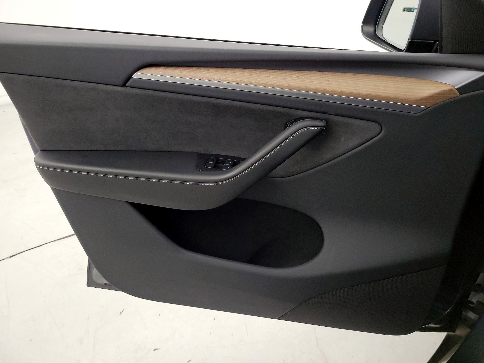 Thumbnail: 2023 Tesla Model Y - 12