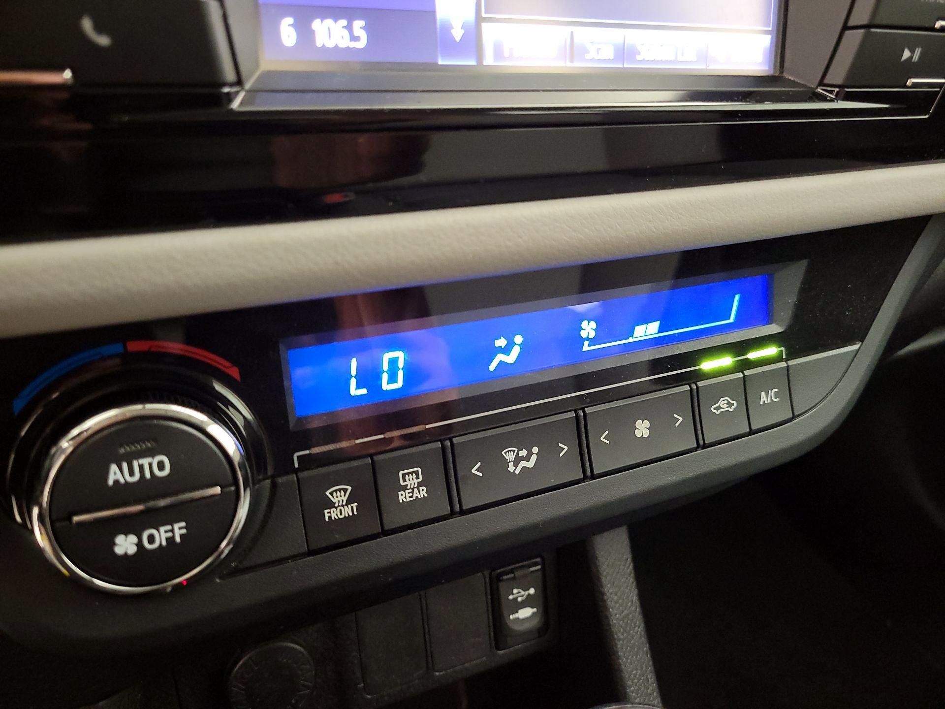 Thumbnail: 2016 Toyota Corolla - 16
