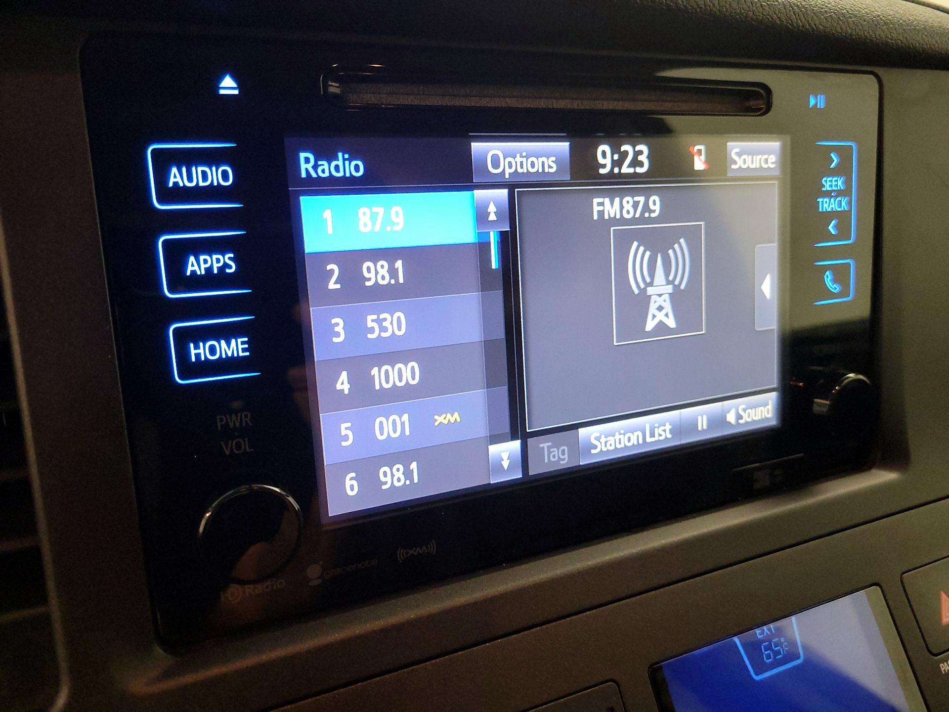 Thumbnail: 2017 Toyota Sienna - 15