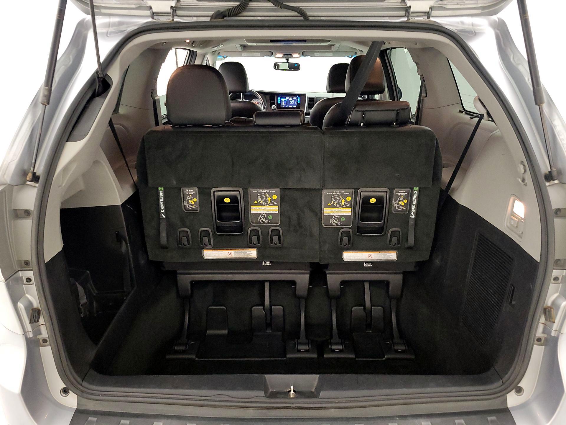 Thumbnail: 2017 Toyota Sienna - 19