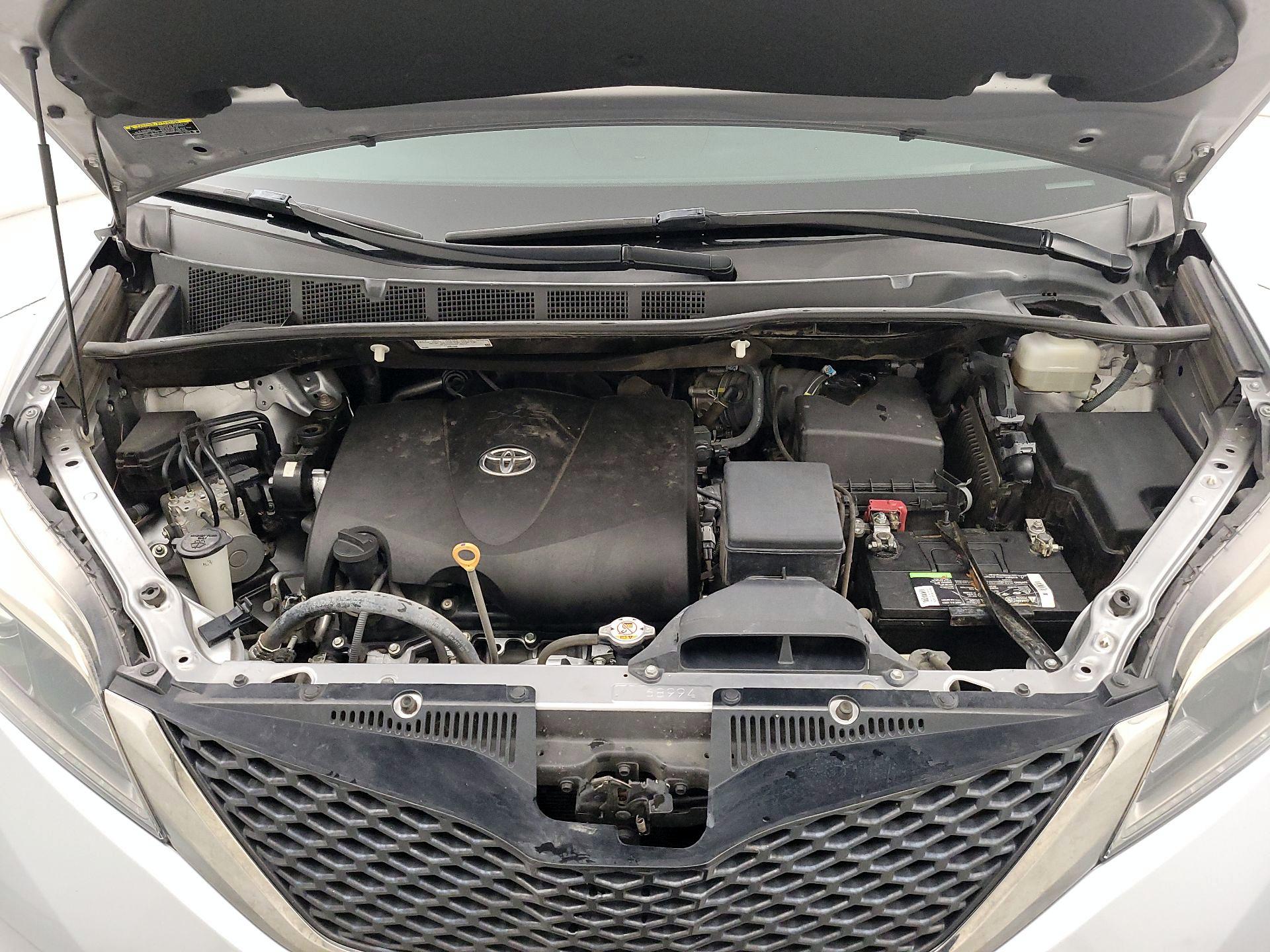 Thumbnail: 2017 Toyota Sienna - 20