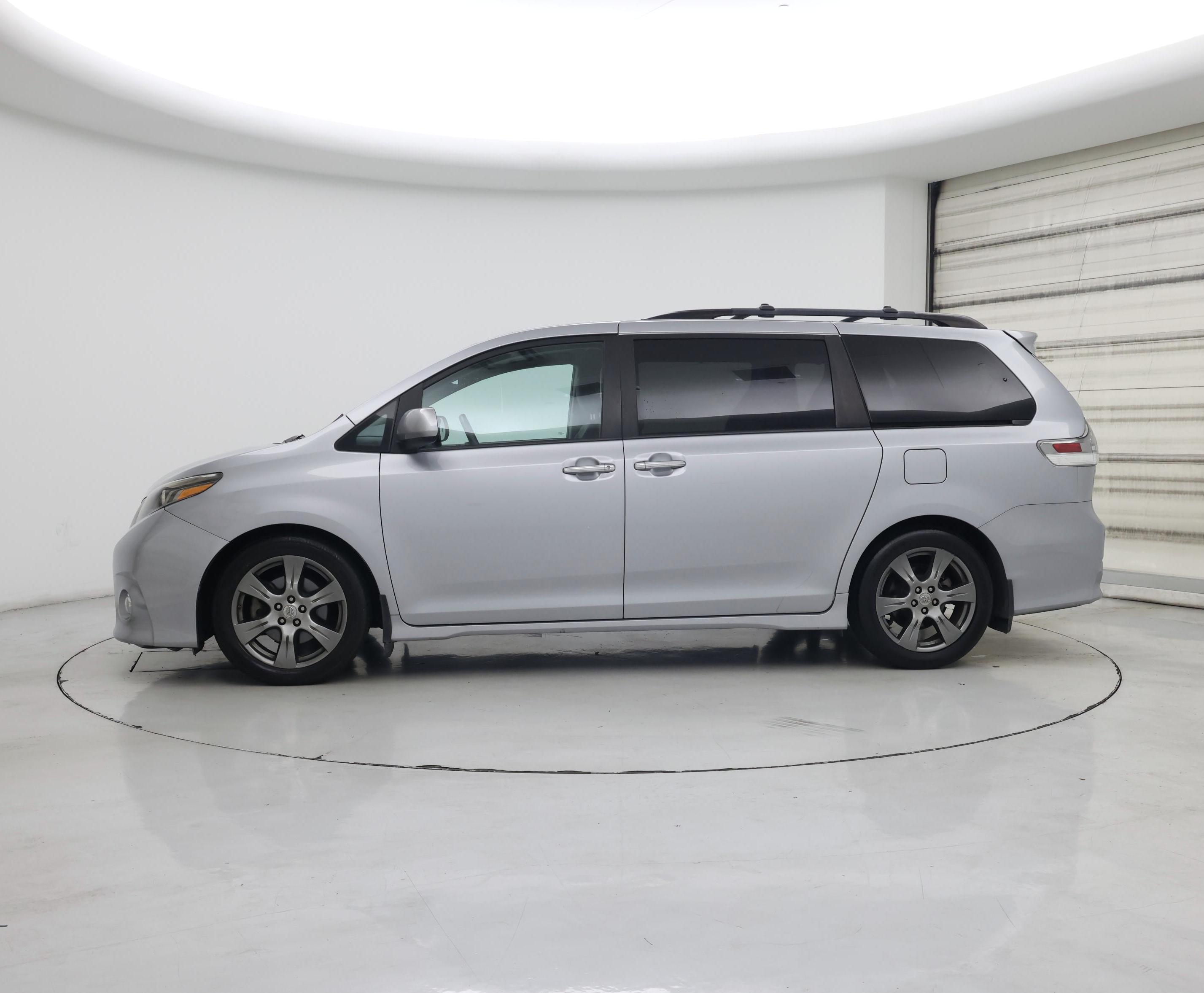 Thumbnail: 2017 Toyota Sienna - 3