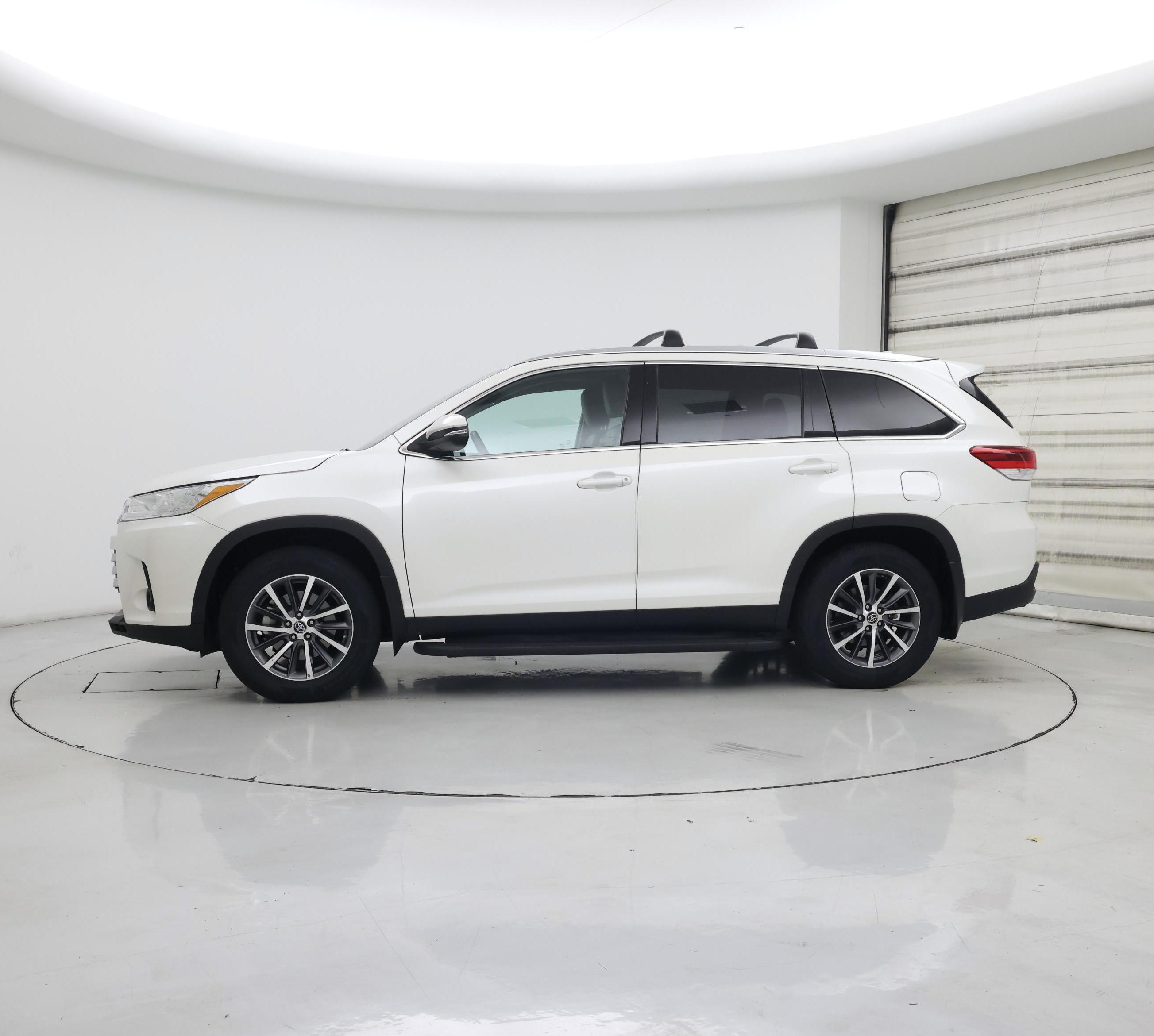 Thumbnail: 2019 Toyota Highlander - 3