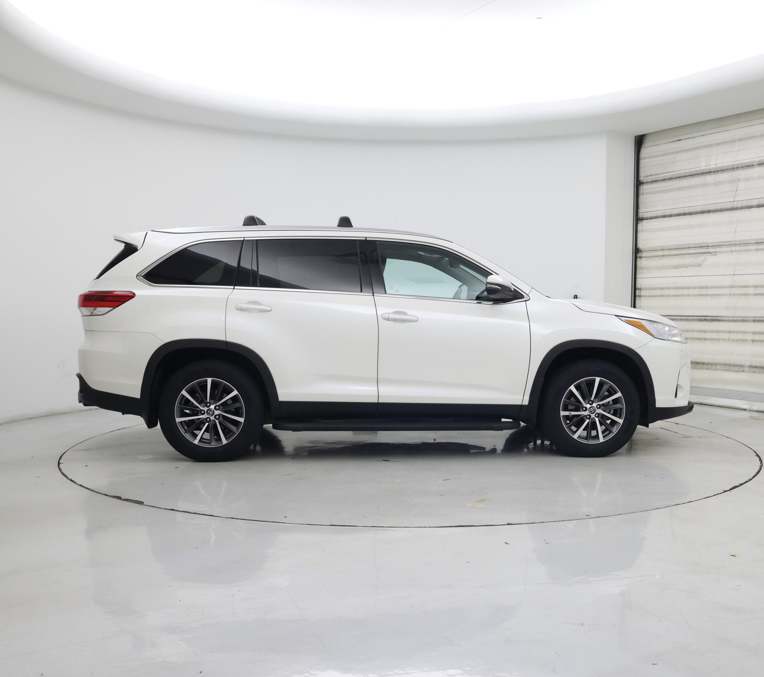 Thumbnail: 2019 Toyota Highlander - 7