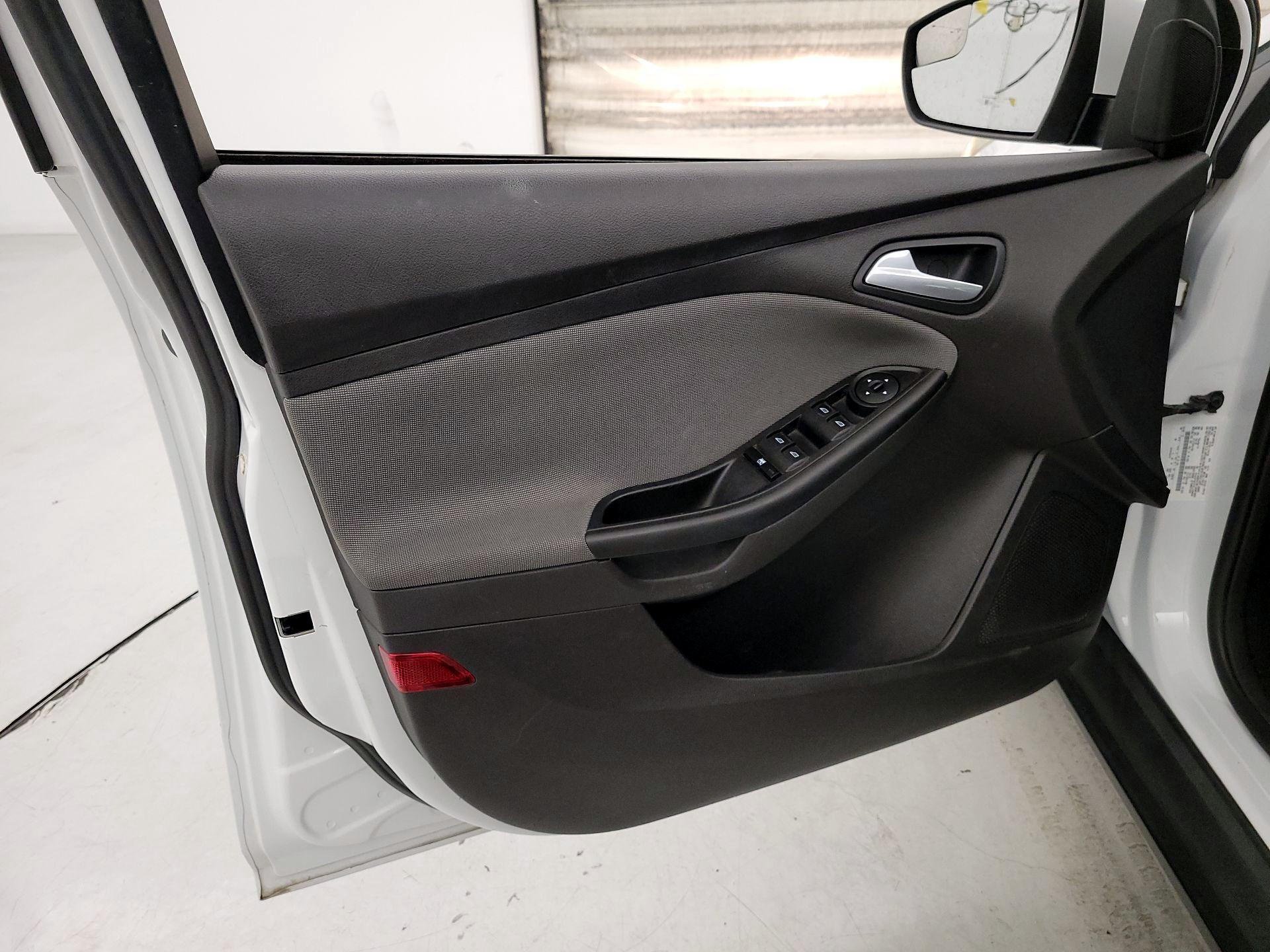 Thumbnail: 2014 Ford Focus - 12