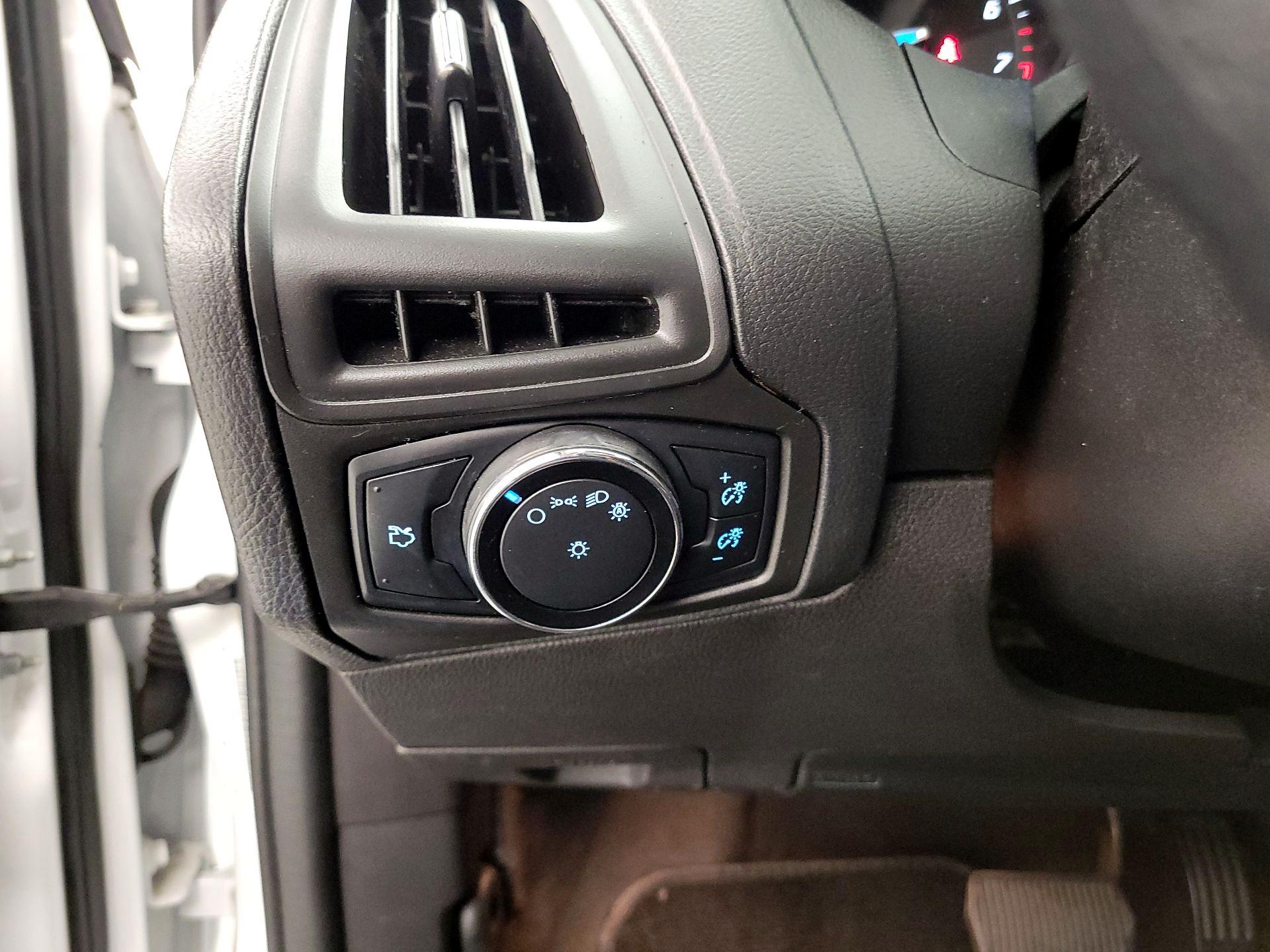 Thumbnail: 2014 Ford Focus - 13