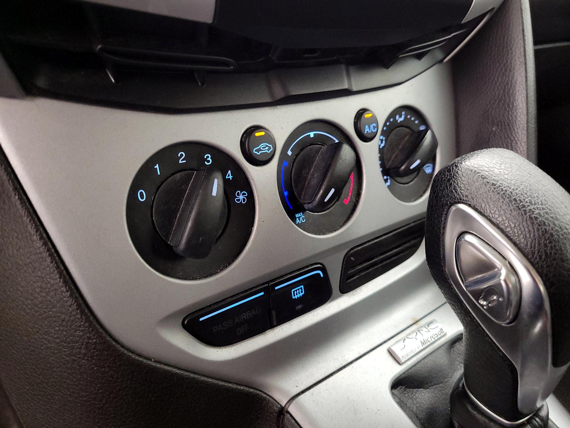 Thumbnail: 2014 Ford Focus - 15