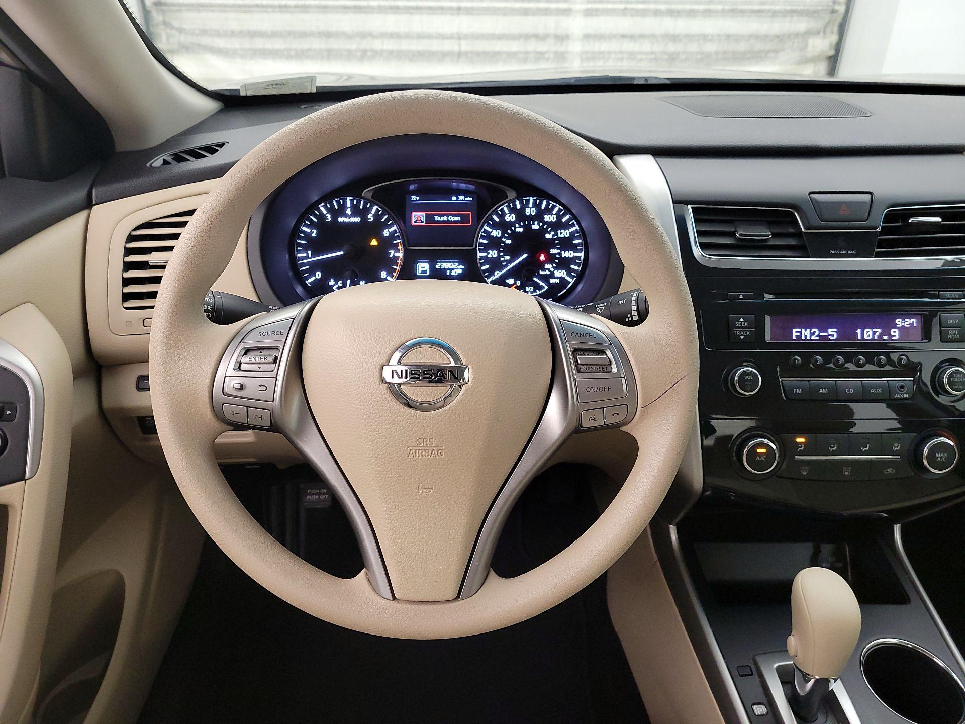 Thumbnail: 2015 Nissan Altima - 10