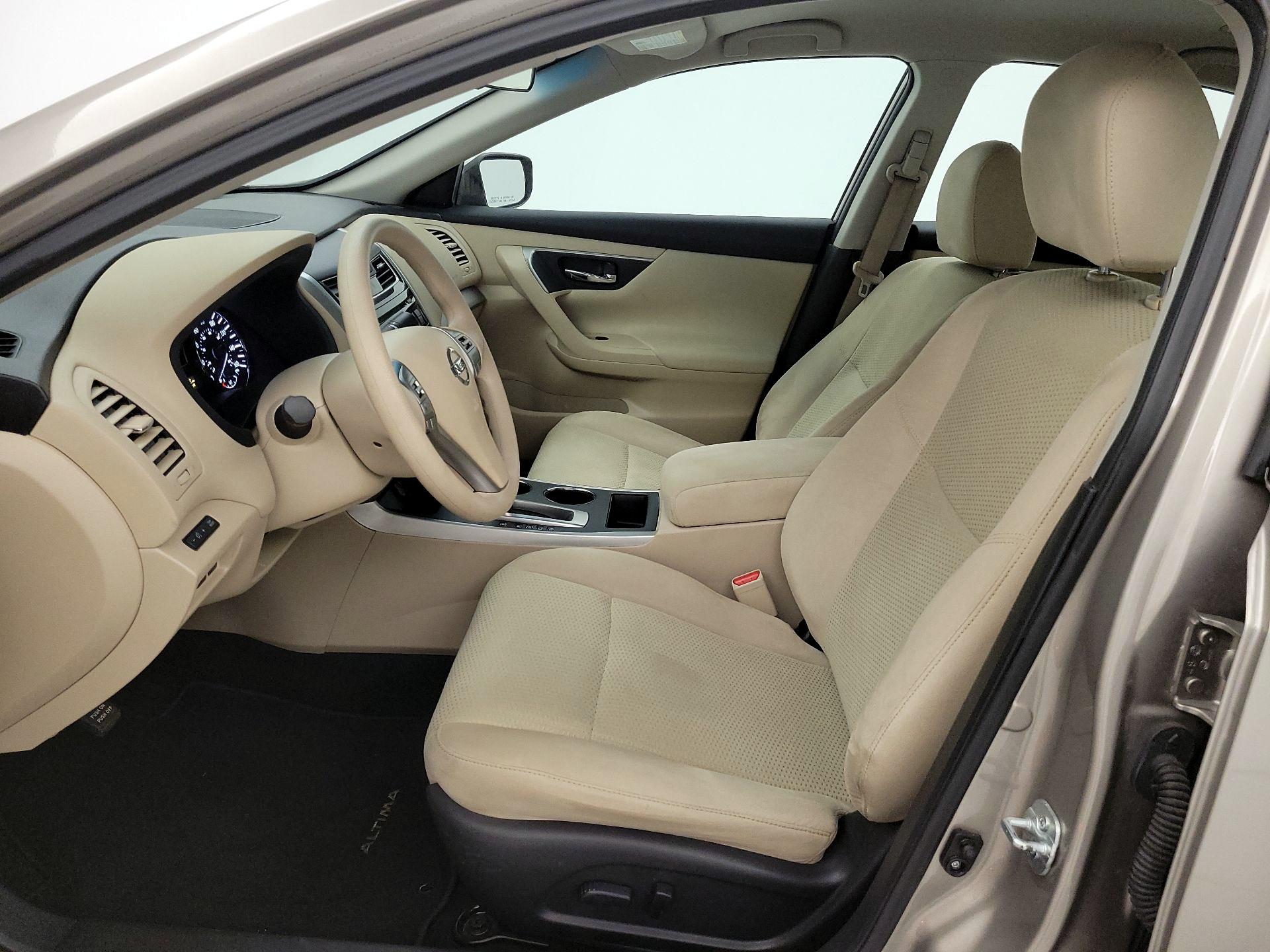 Thumbnail: 2015 Nissan Altima - 11