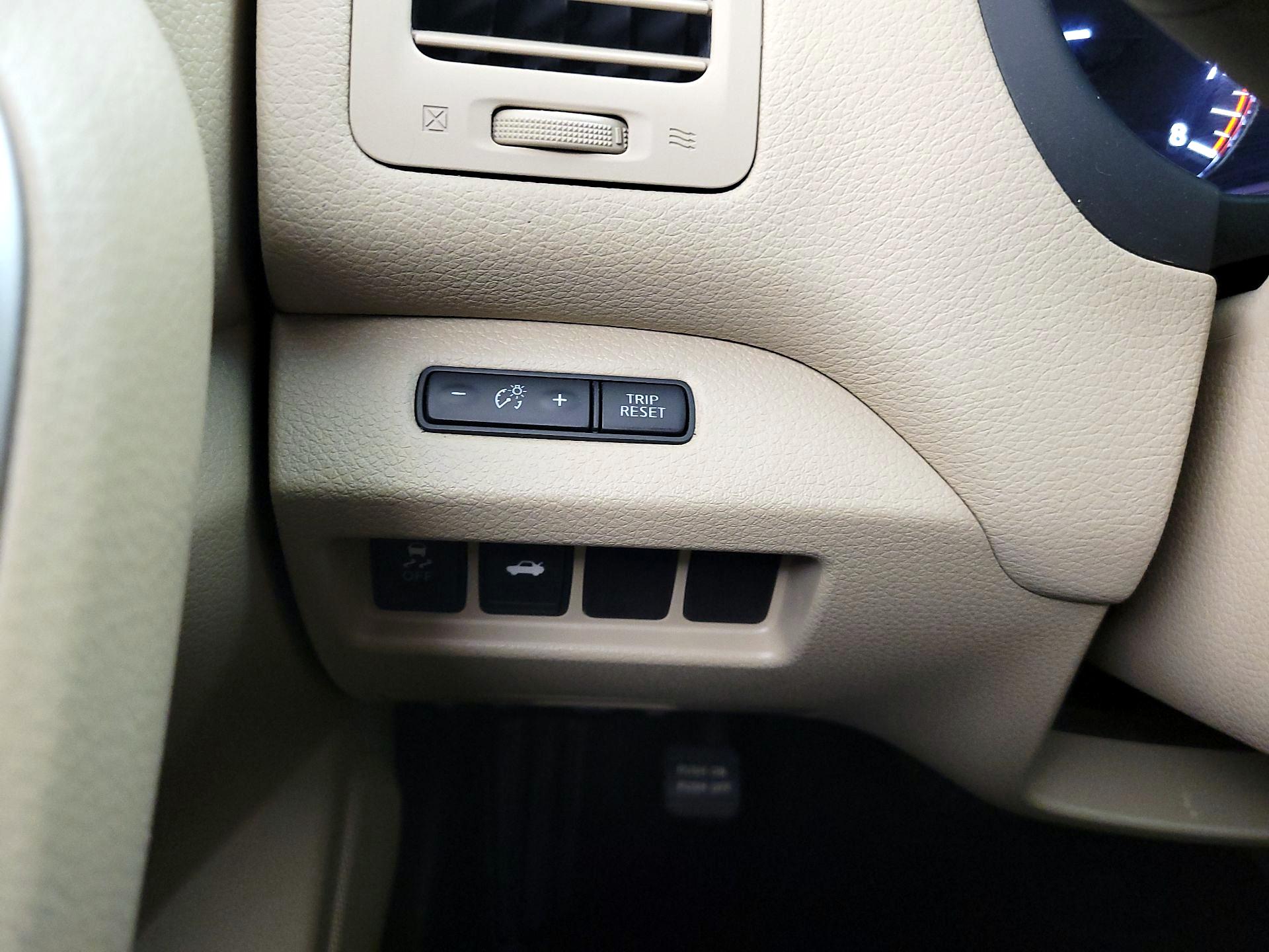 Thumbnail: 2015 Nissan Altima - 13
