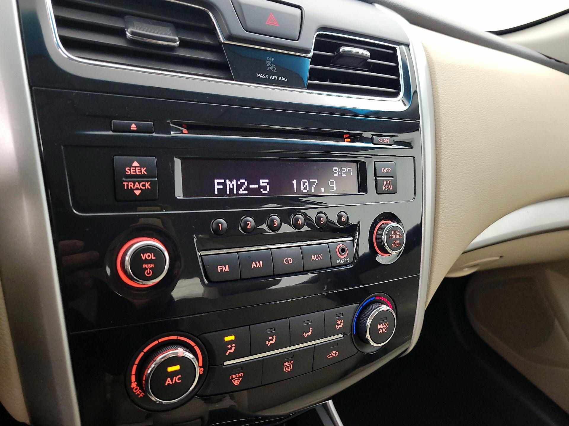Thumbnail: 2015 Nissan Altima - 14