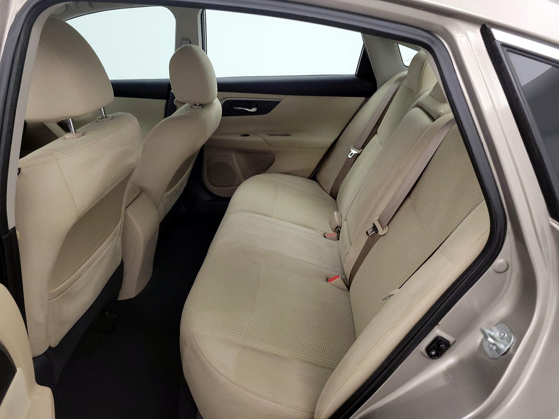 Thumbnail: 2015 Nissan Altima - 17