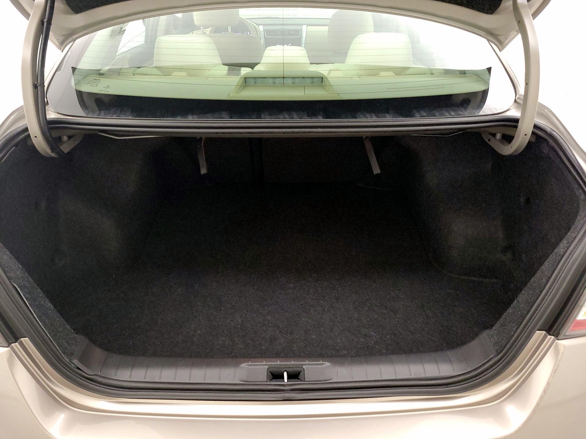 Thumbnail: 2015 Nissan Altima - 18