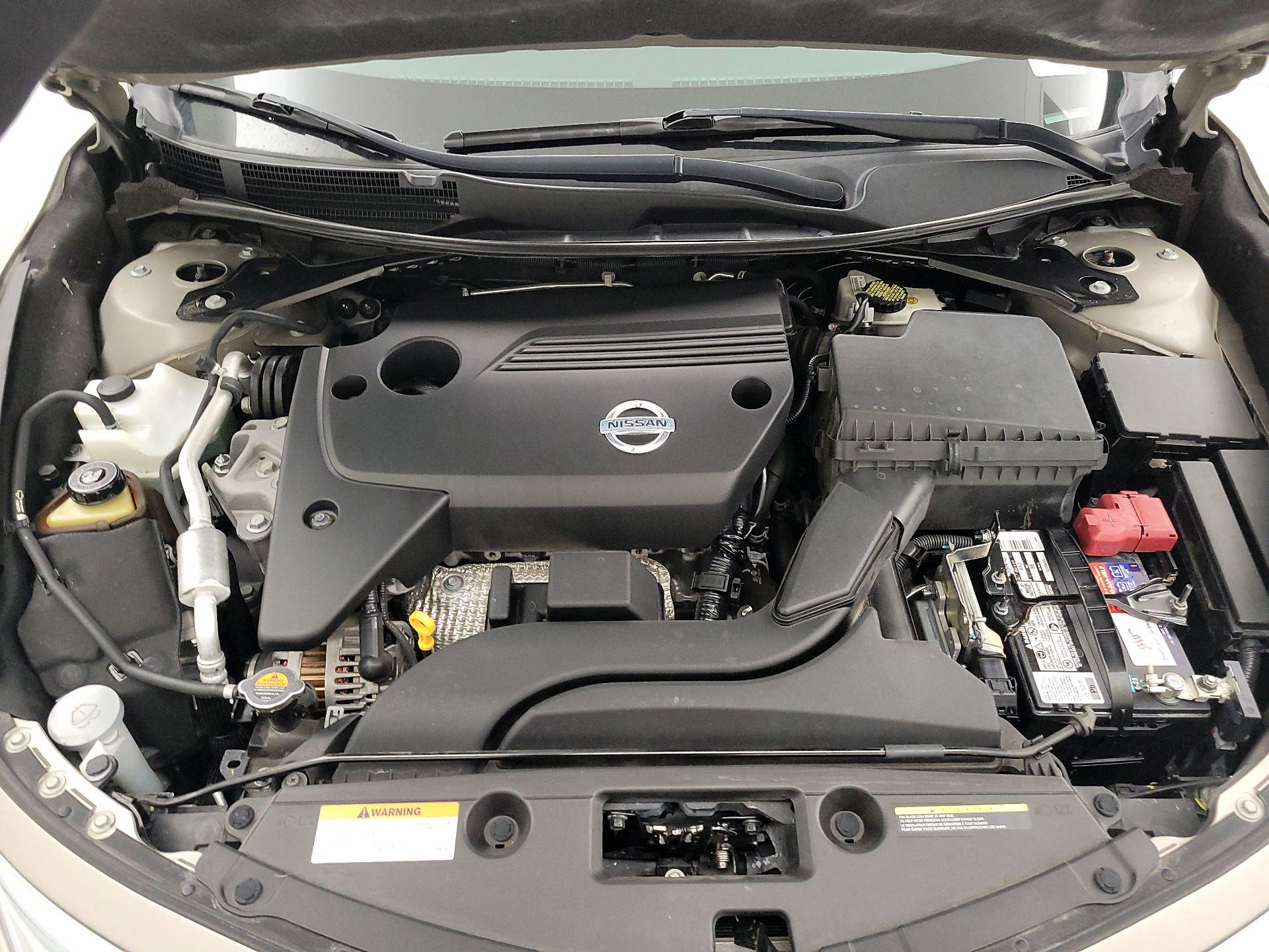 Thumbnail: 2015 Nissan Altima - 19