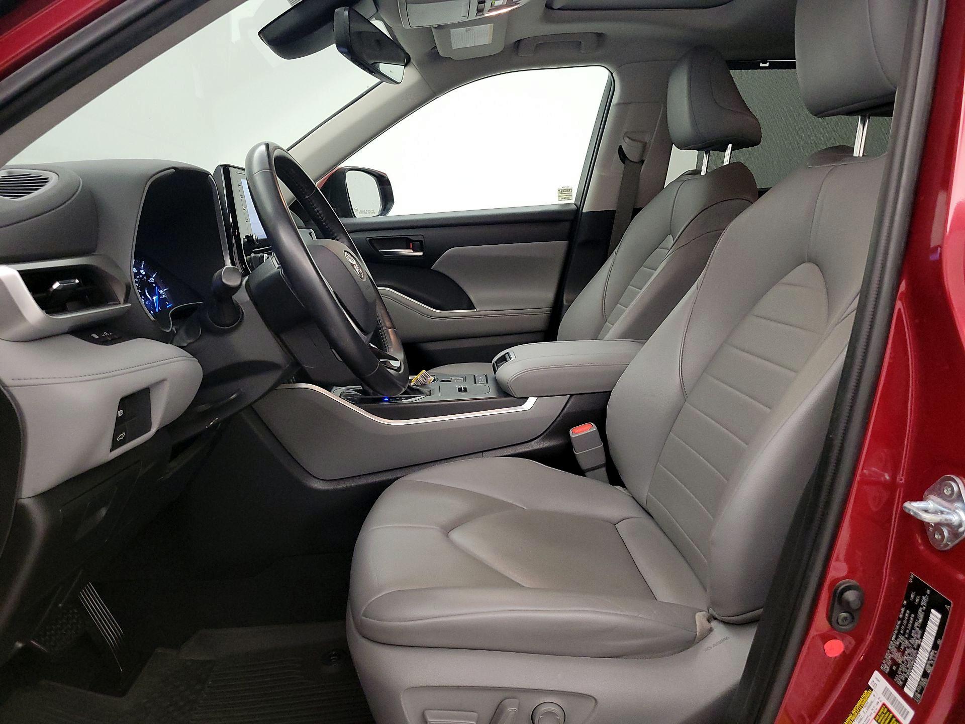 Thumbnail: 2021 Toyota Highlander - 11