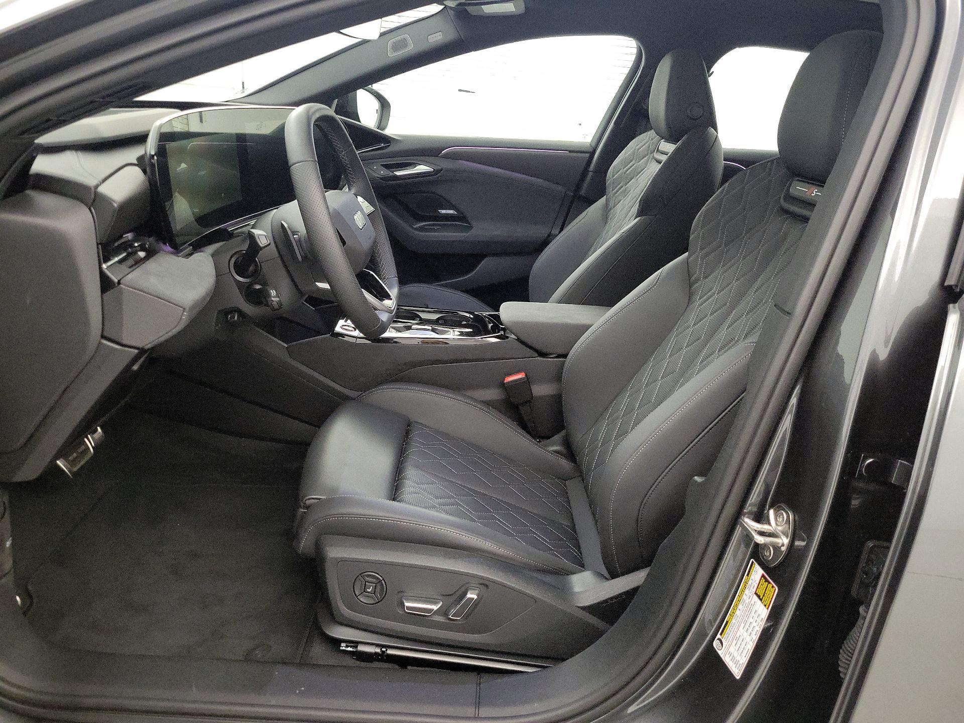 Thumbnail: 2025 Audi S6 - 11