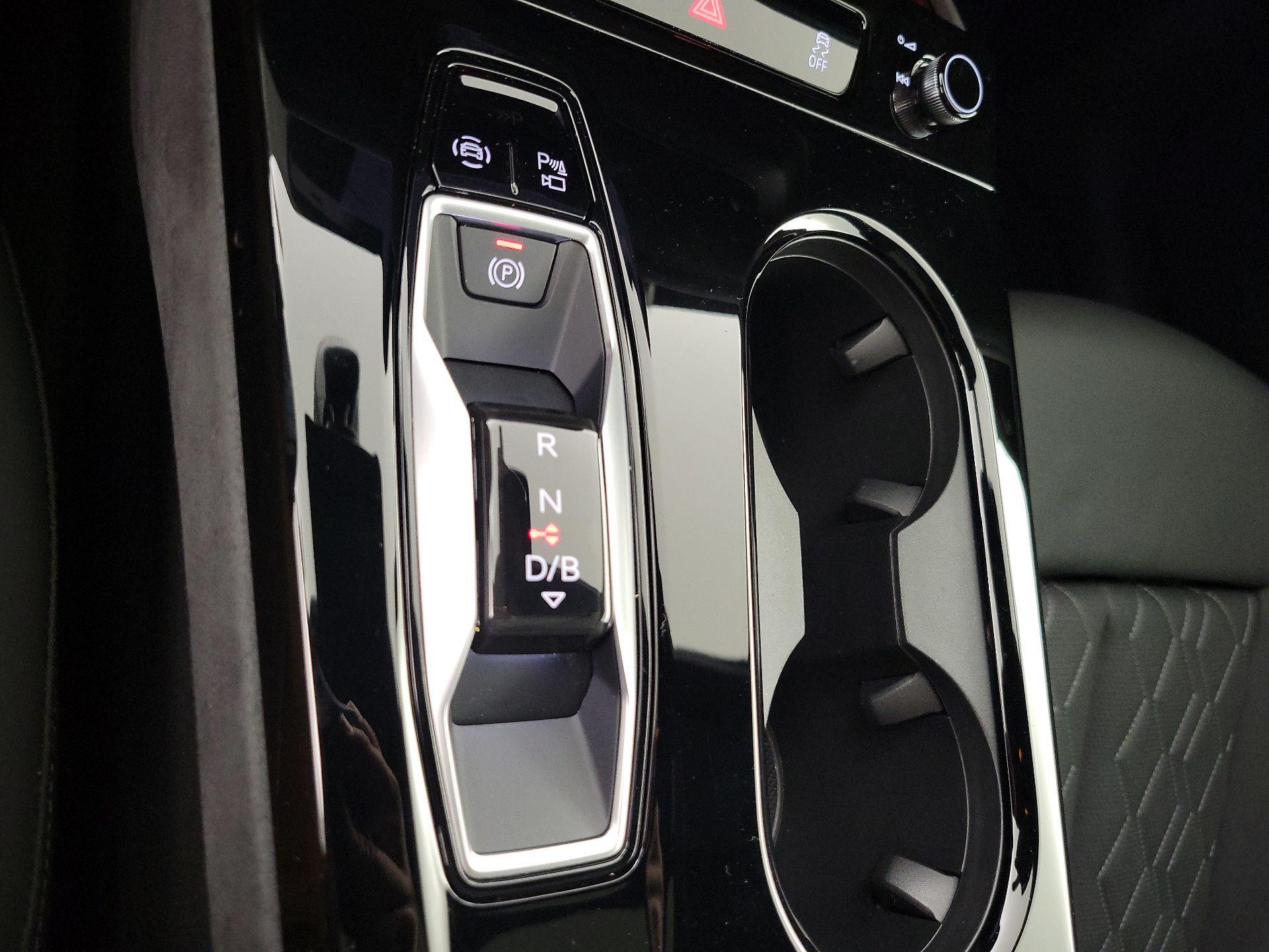 Thumbnail: 2025 Audi S6 - 17