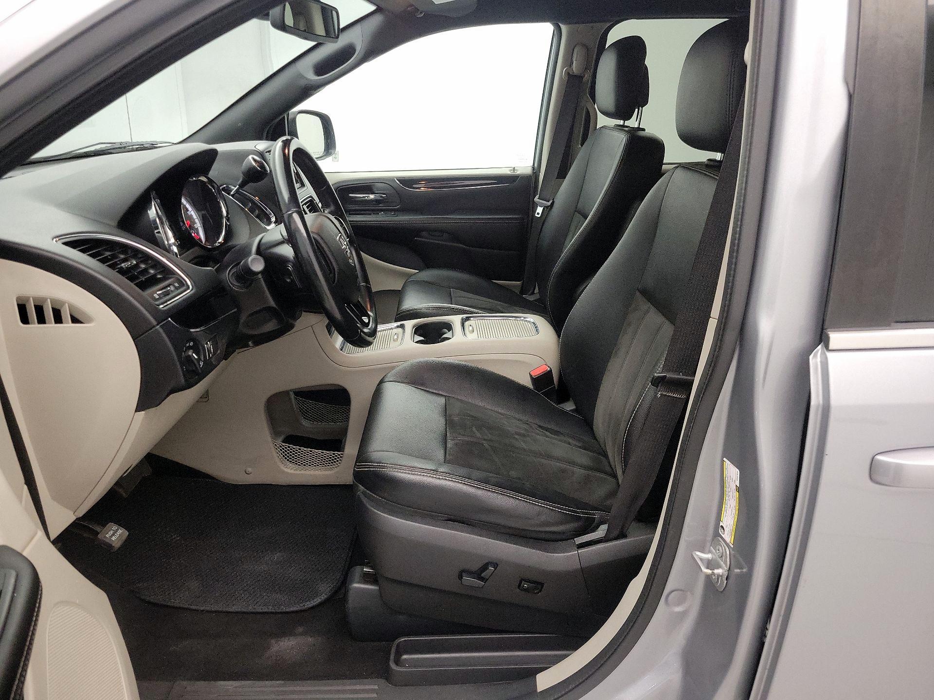 Thumbnail: 2019 Dodge Grand Caravan - 11