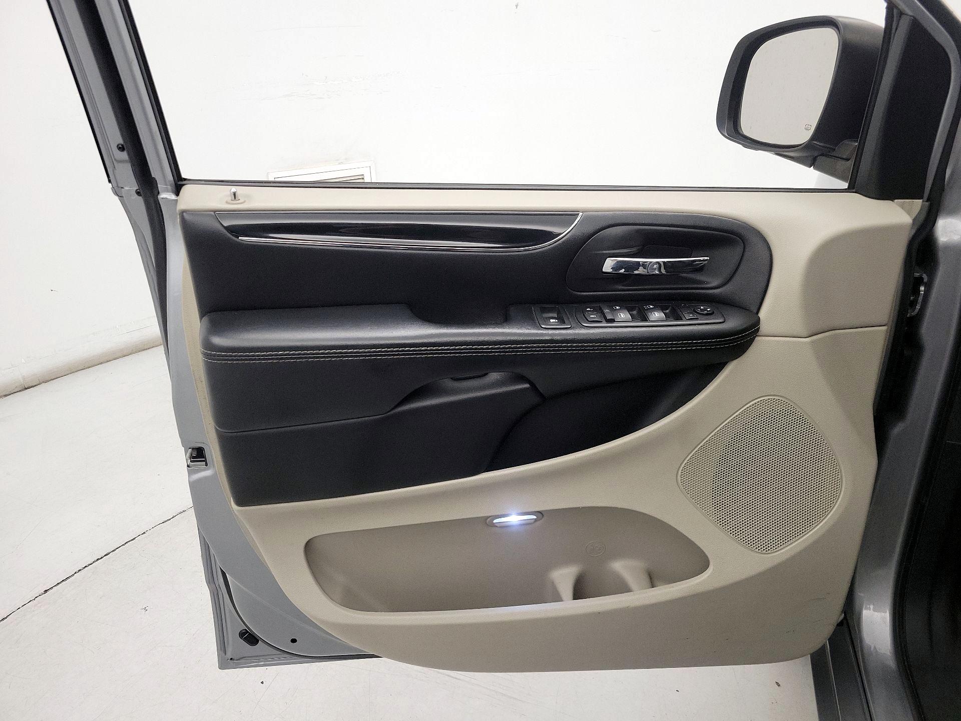 Thumbnail: 2019 Dodge Grand Caravan - 12