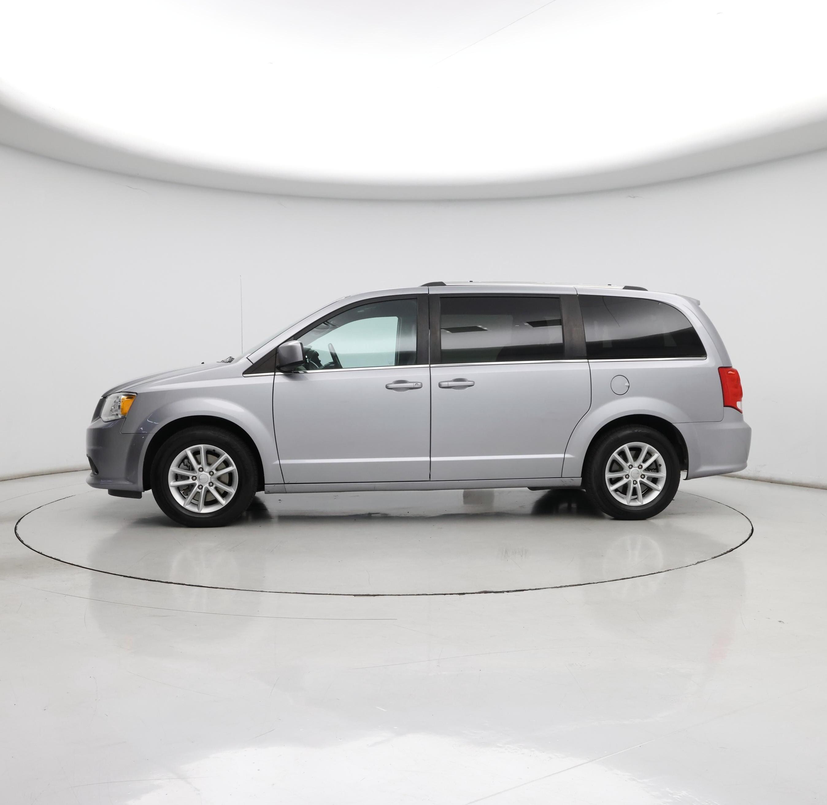 Thumbnail: 2019 Dodge Grand Caravan - 3