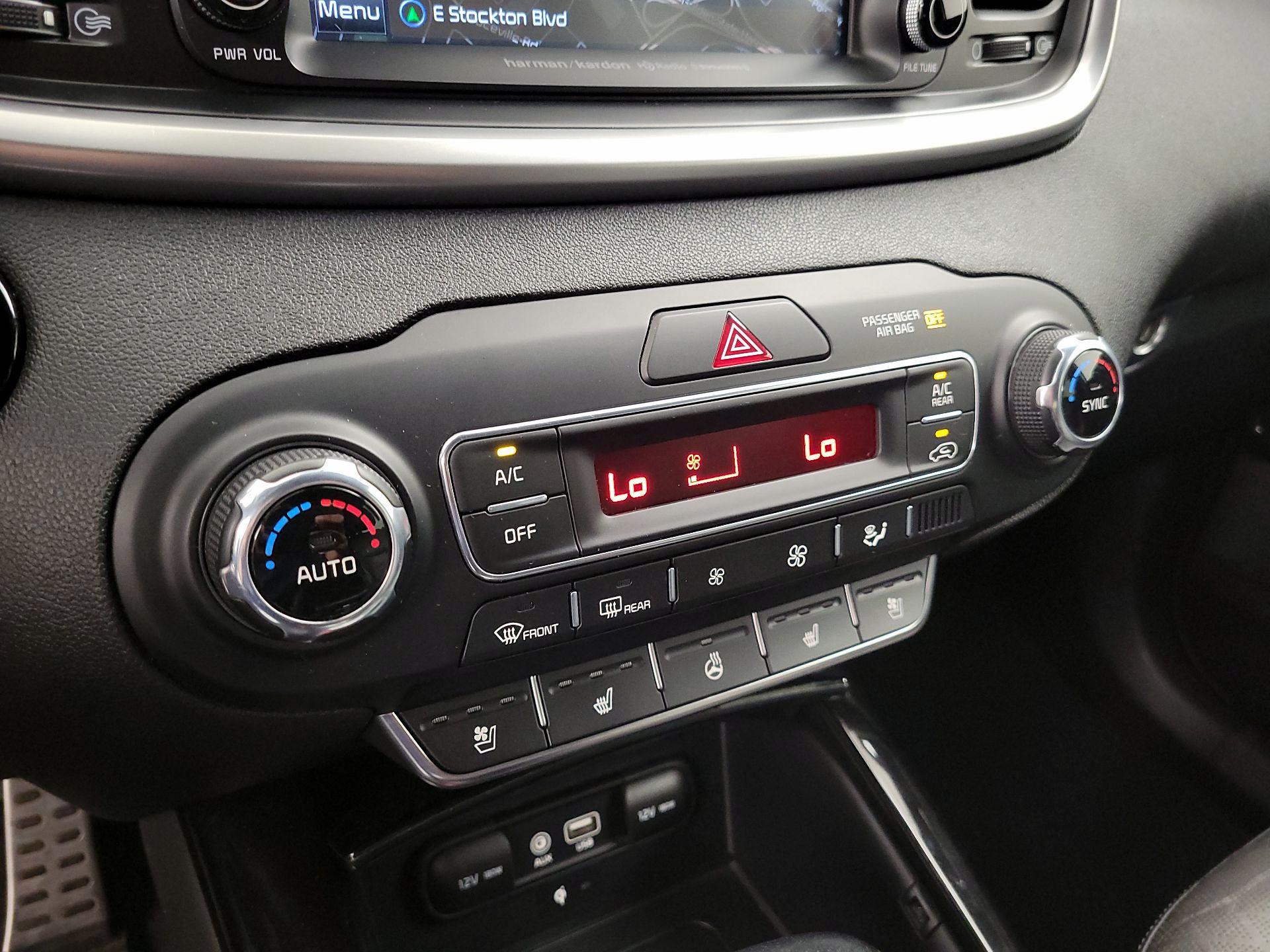 Thumbnail: 2019 Kia Sorento - 17