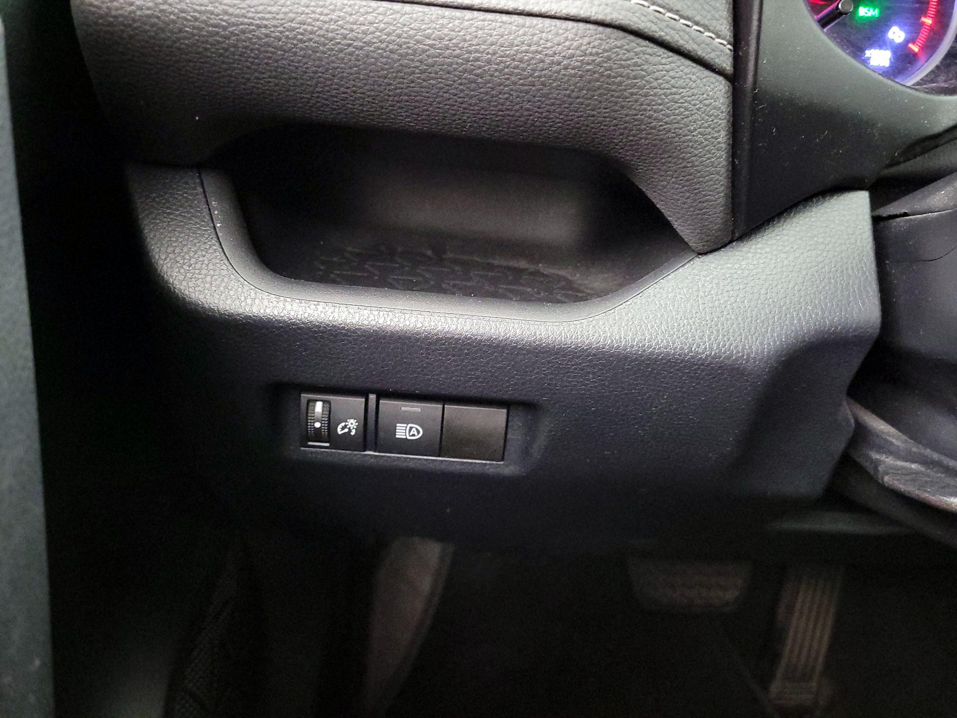 Thumbnail: 2019 Toyota RAV4 - 13