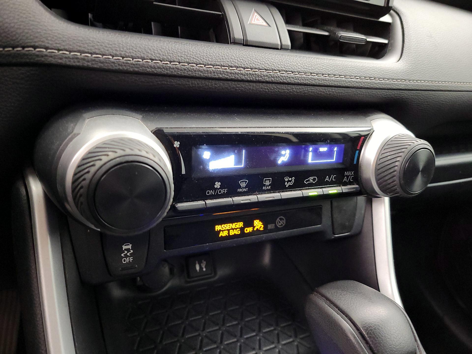 Thumbnail: 2019 Toyota RAV4 - 16