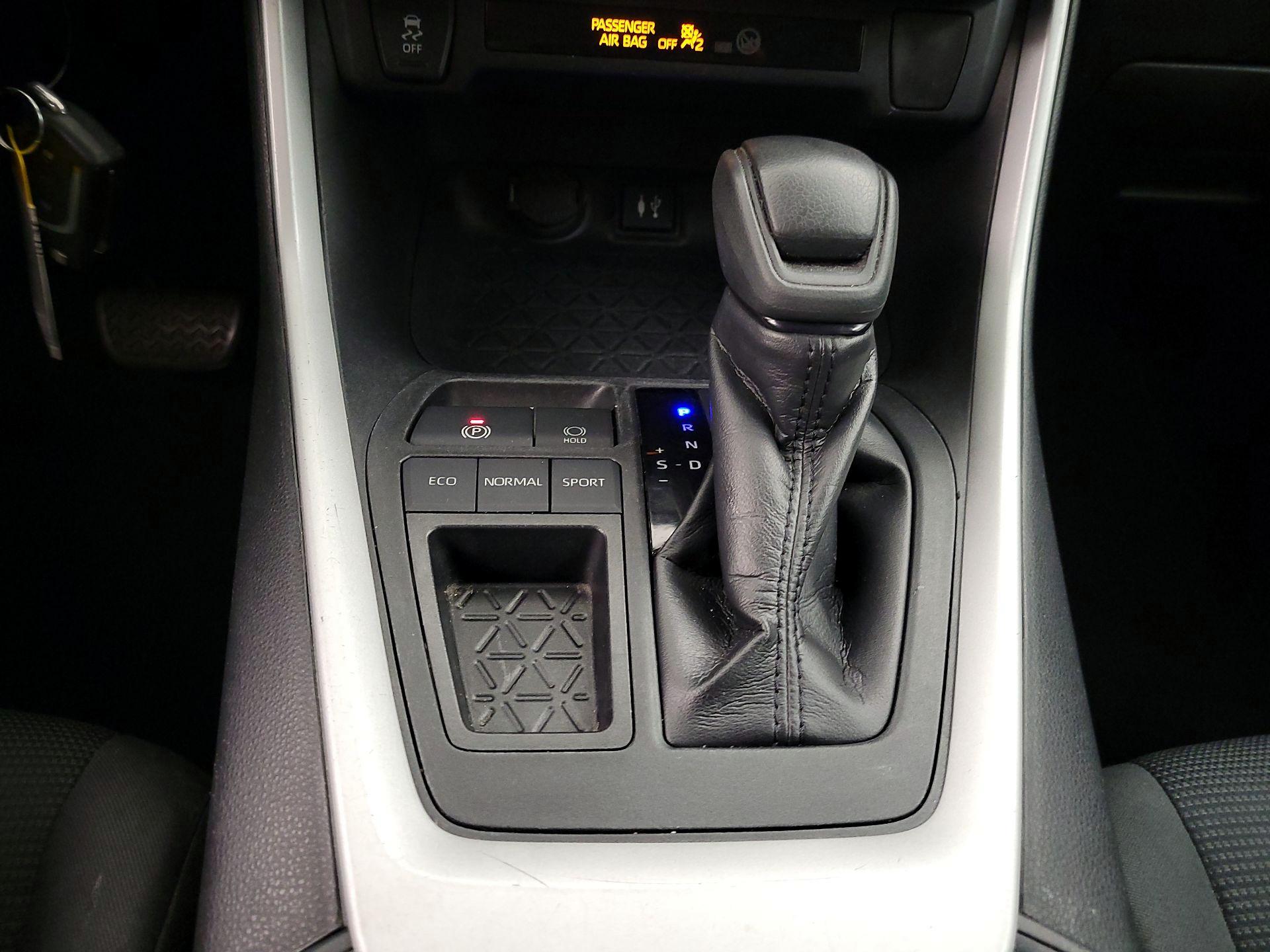 Thumbnail: 2019 Toyota RAV4 - 17