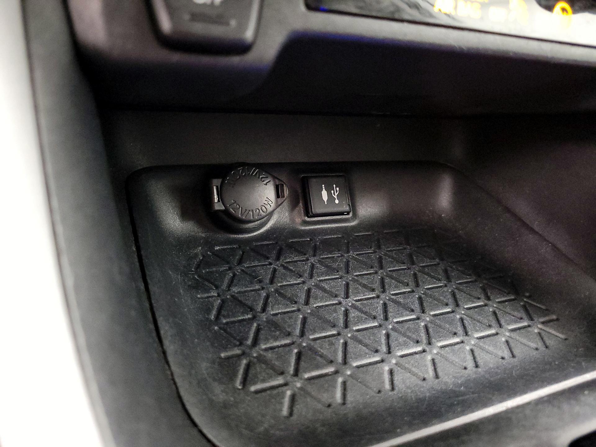 Thumbnail: 2019 Toyota RAV4 - 18