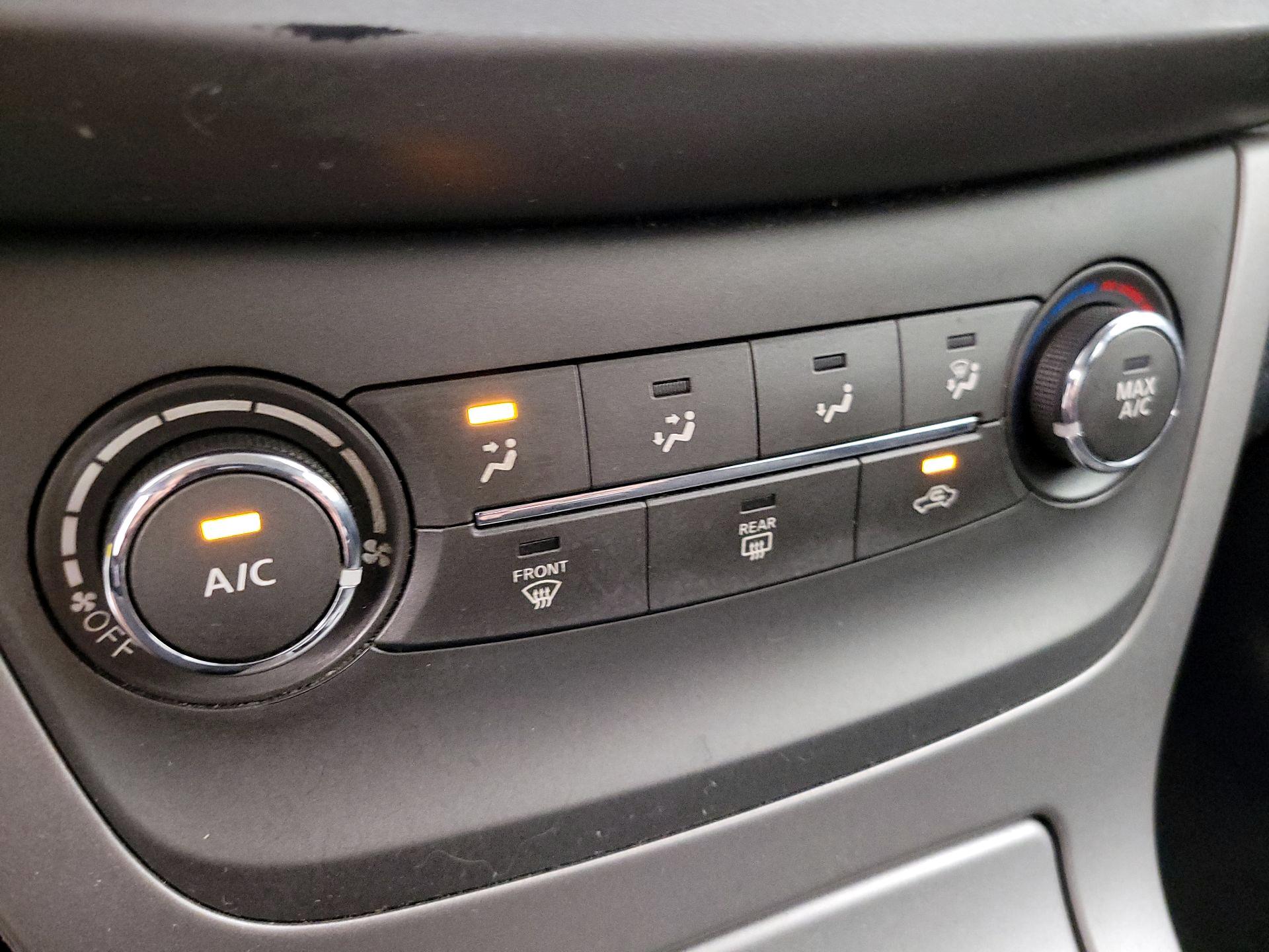 Thumbnail: 2014 Nissan Sentra - 15