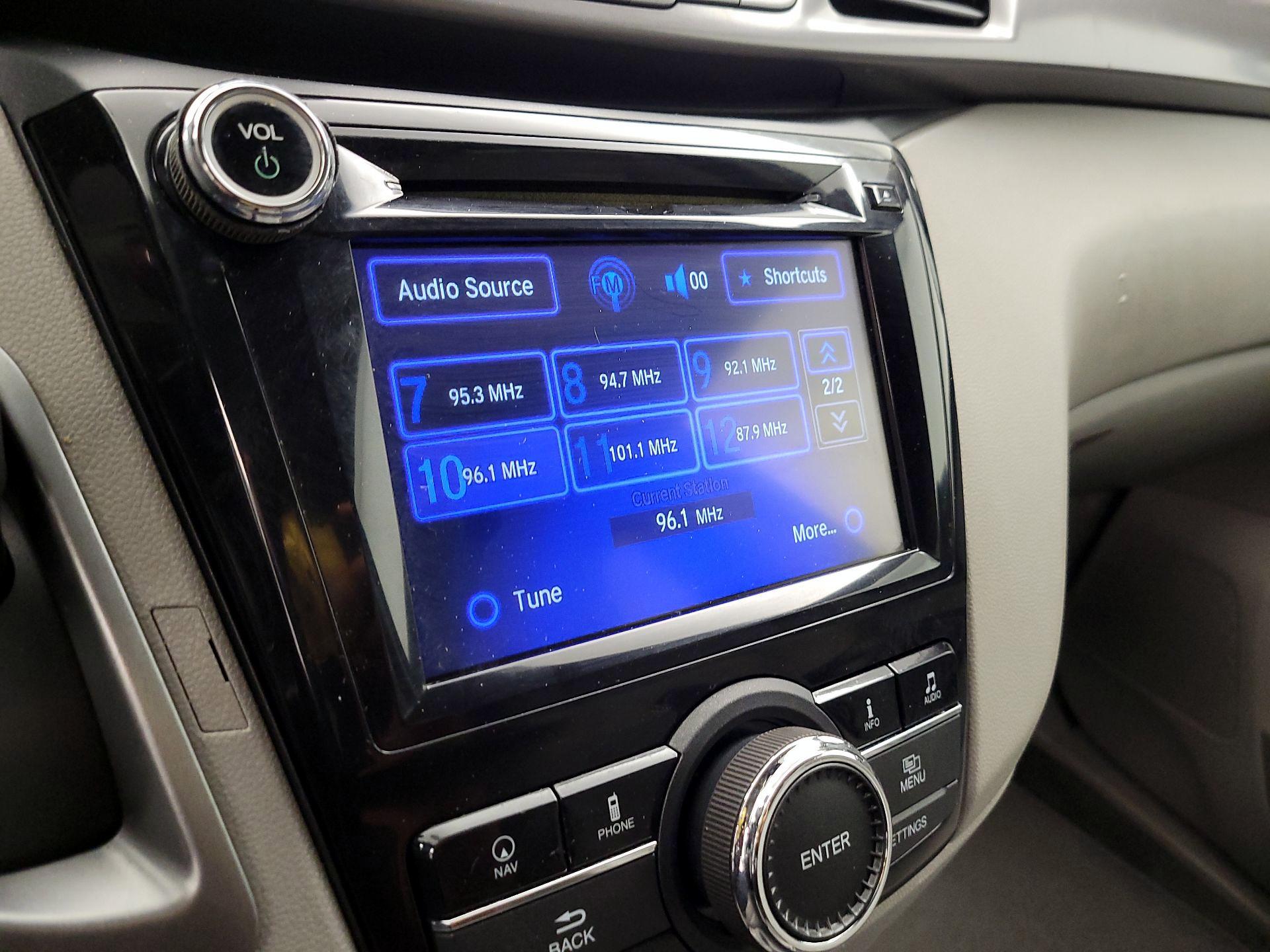 Thumbnail: 2015 Honda Odyssey - 16