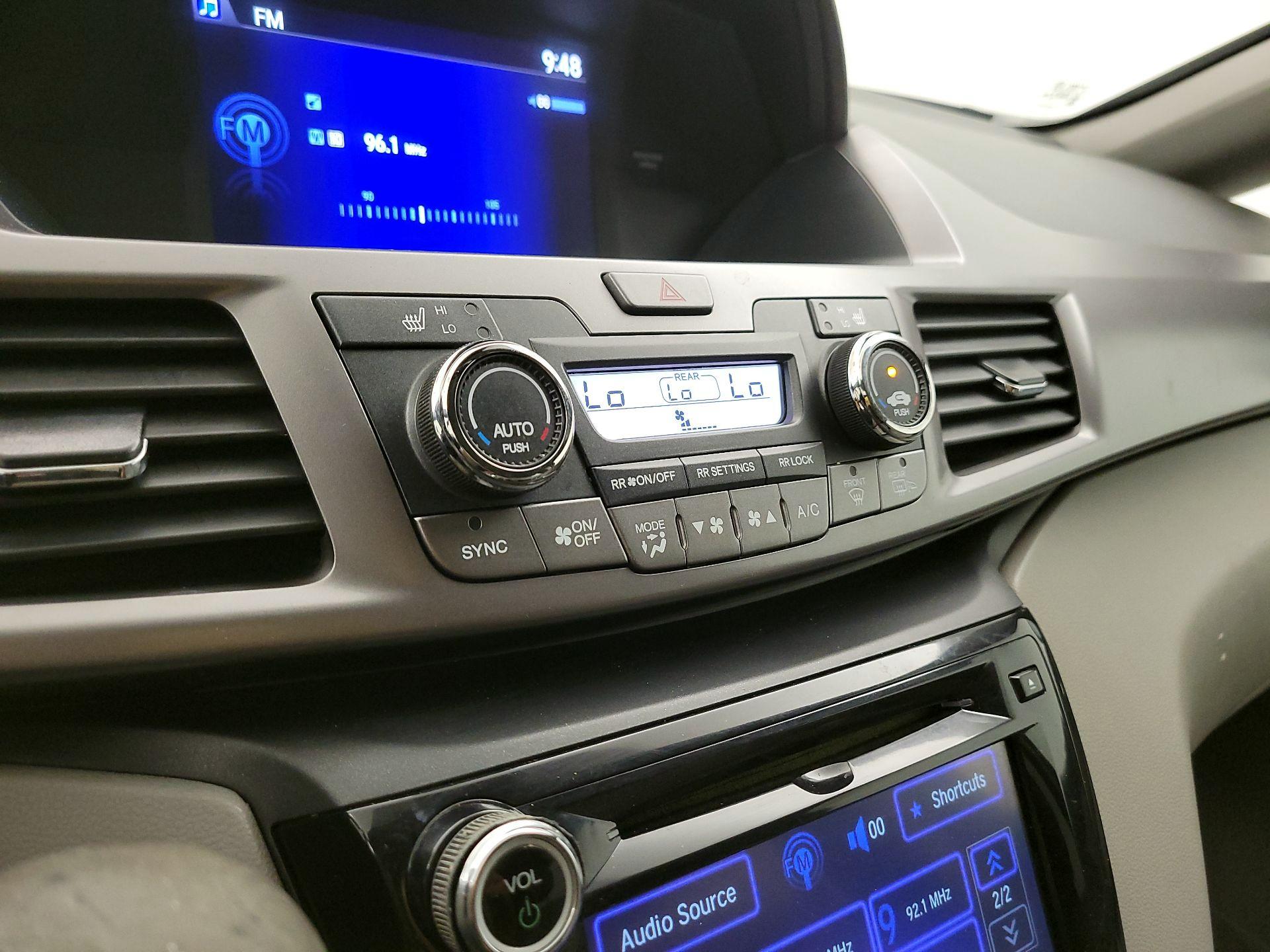Thumbnail: 2015 Honda Odyssey - 17