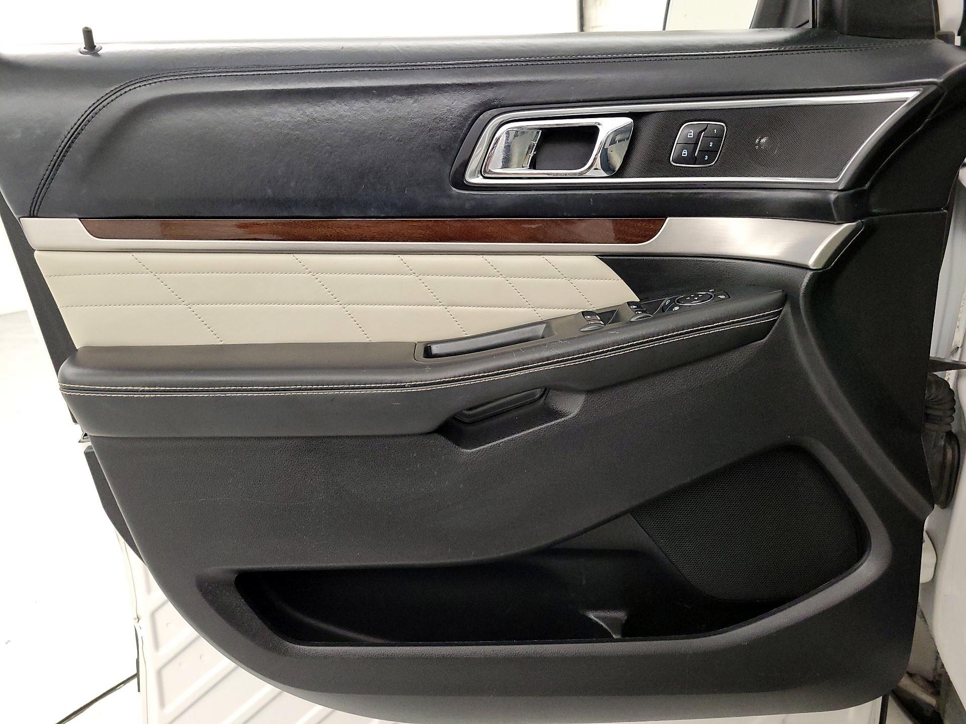 Thumbnail: 2016 Ford Explorer - 12